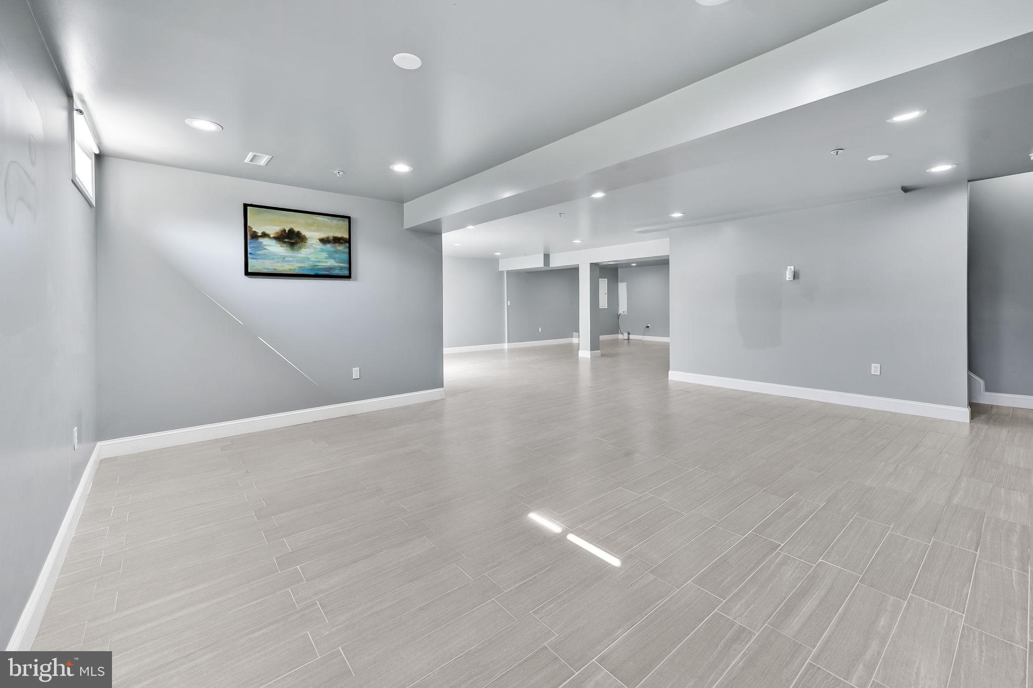 WILSHIRE-PLAT FIVE> - Residential