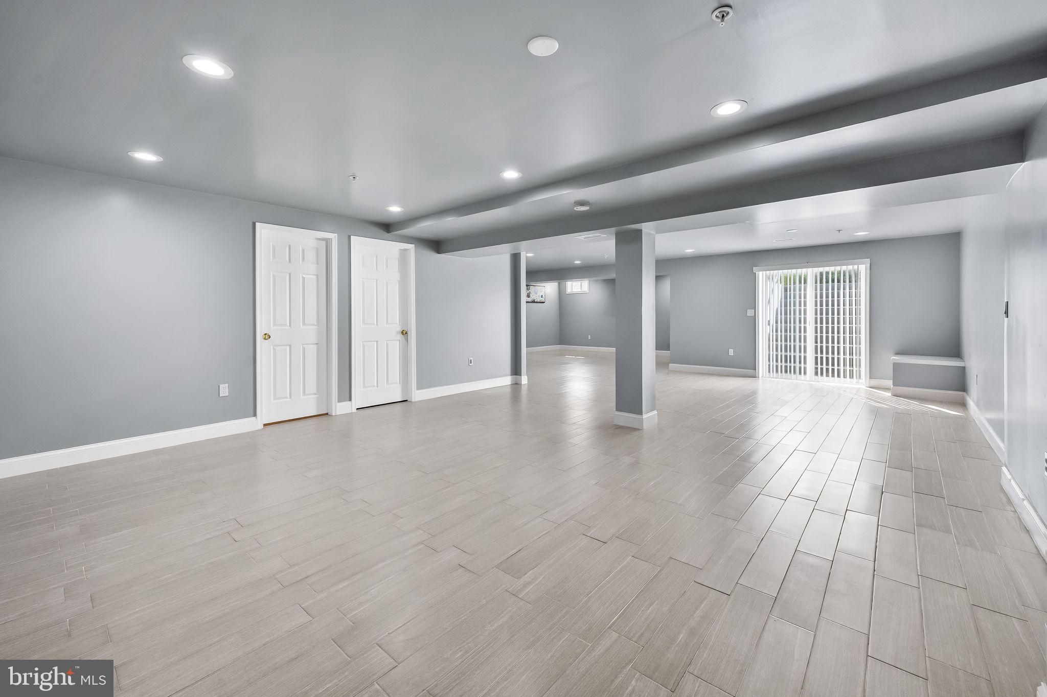 WILSHIRE-PLAT FIVE> - Residential