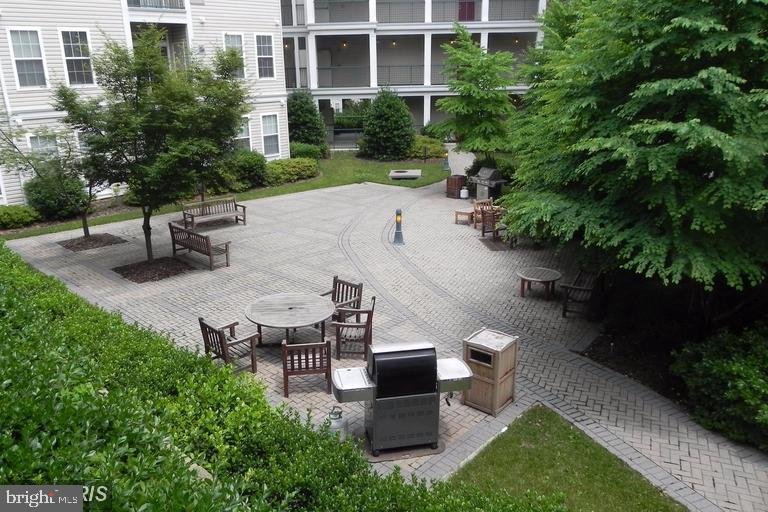 GROVE AT ARLINGTON - Residential Lease