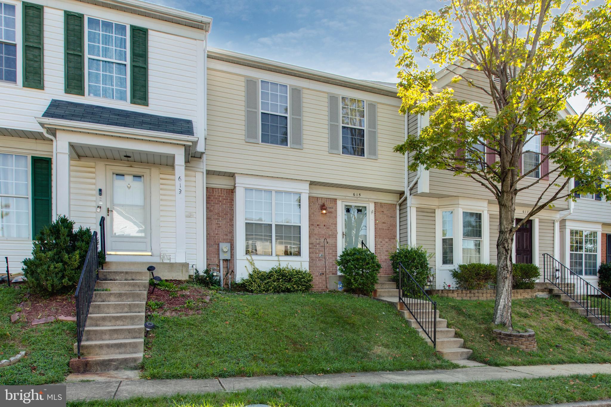 New Paint, New Carpet bedroom level, New AC System, Professionally Cleaned and Ready to Move In Condition.
Spacious eat-in kitchen, living and dining room, with lots of bright natural lighting. Fenced rear yard w/brick patio, 1st floor powder room, family room in lower level, primary bedroom with walk-in closet & double vanity full bath! Backs to common area and trees for privacy. ** Credit Score 700+, Household Combined Income 3X of Rent, sorry NO Pets***