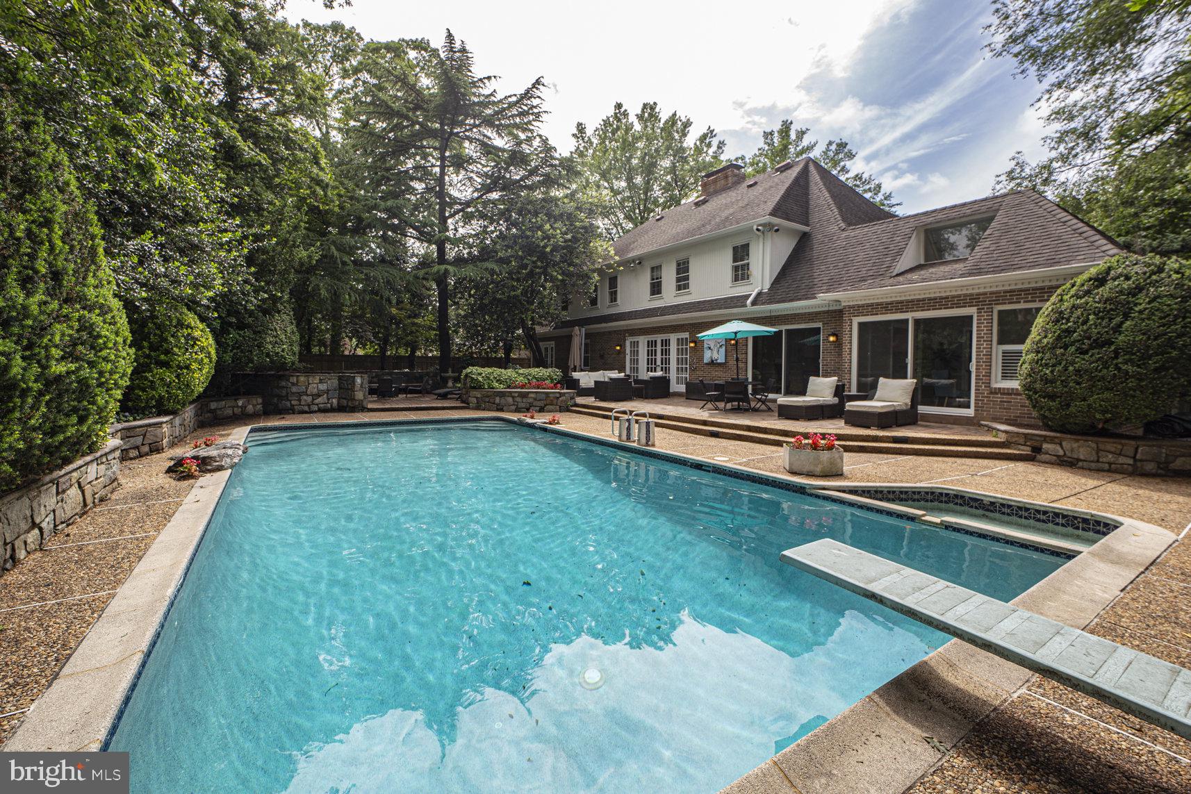 POTOMAC VILLAGE - Residential