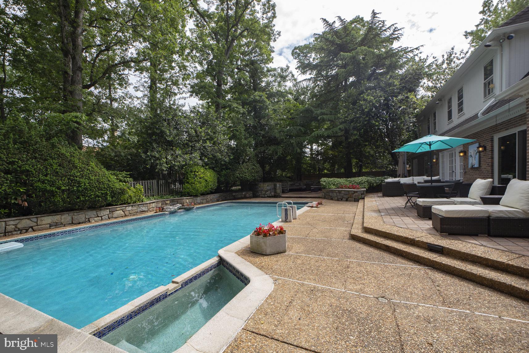 POTOMAC VILLAGE - Residential