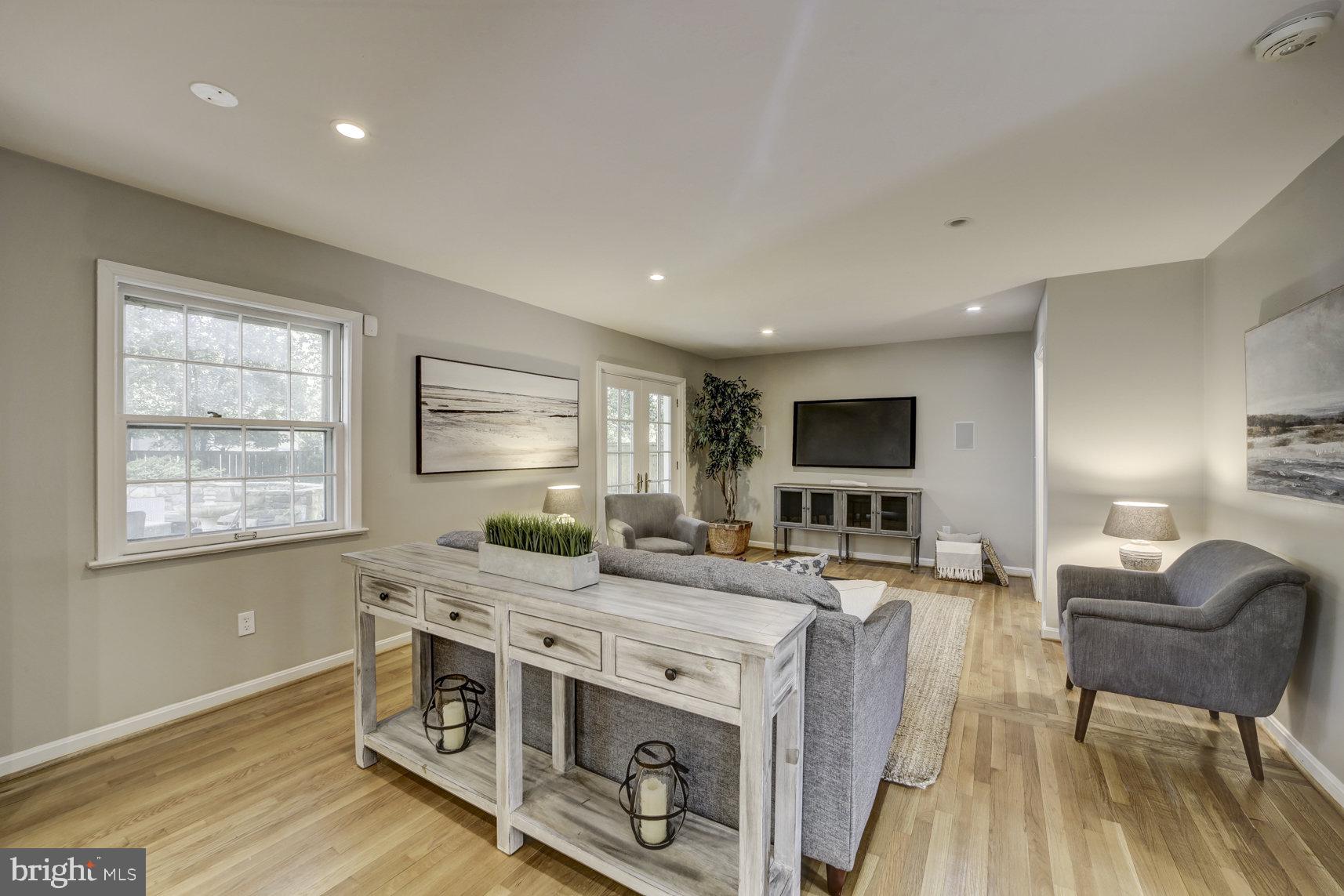 POTOMAC VILLAGE - Residential