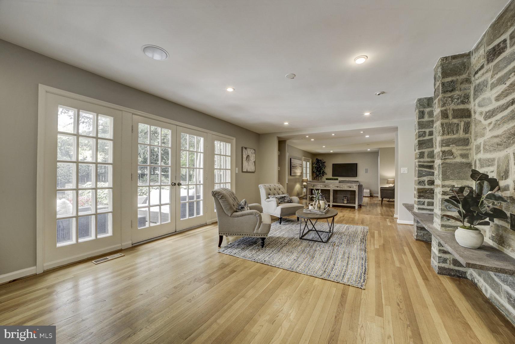 POTOMAC VILLAGE - Residential