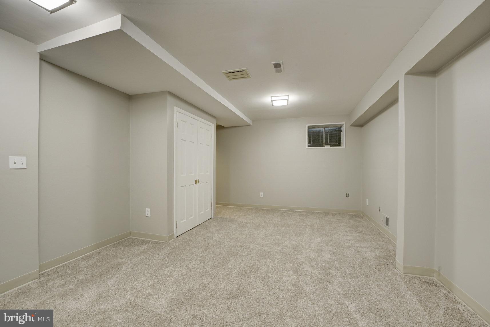 POTOMAC VILLAGE - Residential