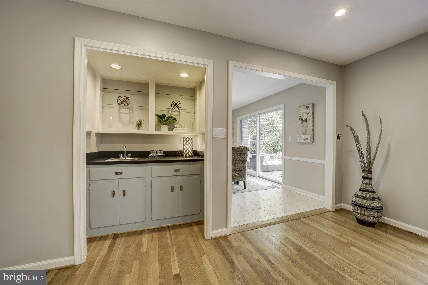 POTOMAC VILLAGE - Residential