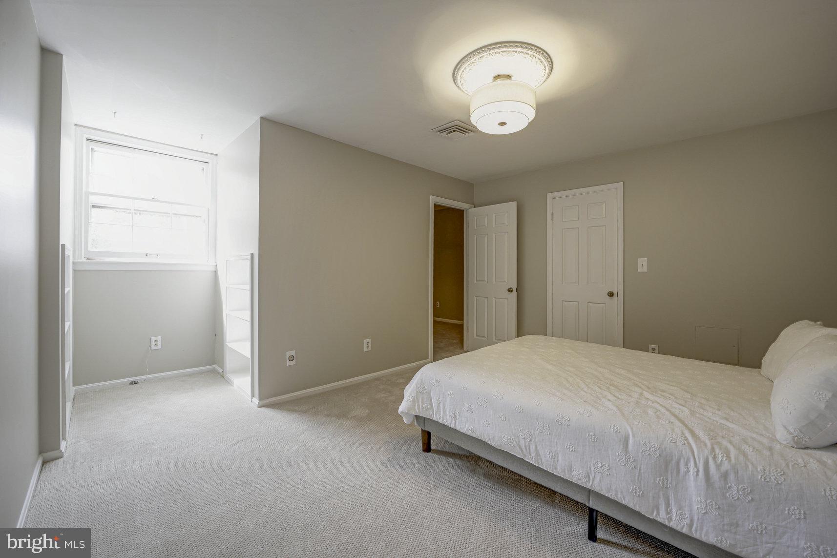 POTOMAC VILLAGE - Residential