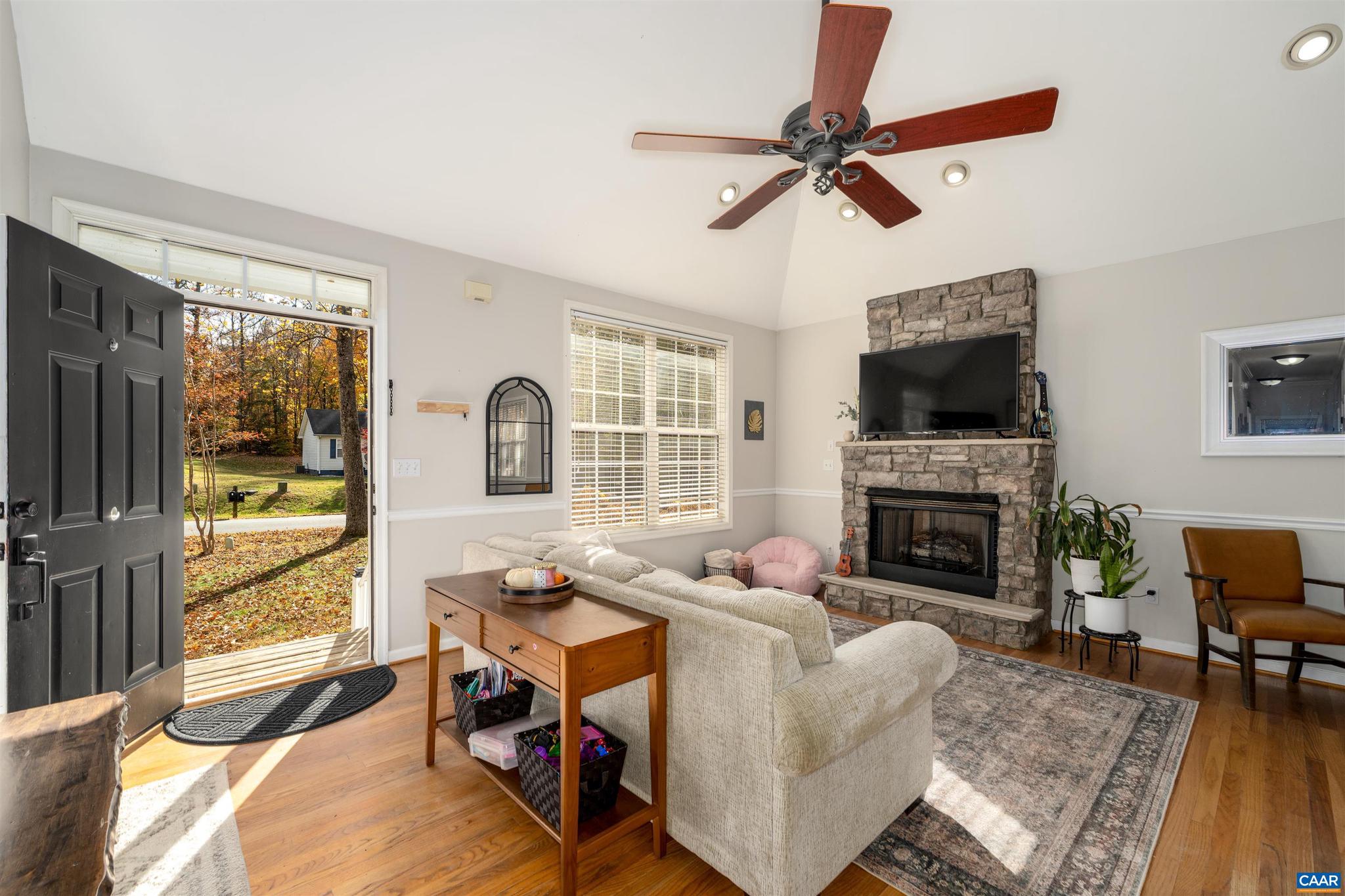 LAKE MONTICELLO - Residential