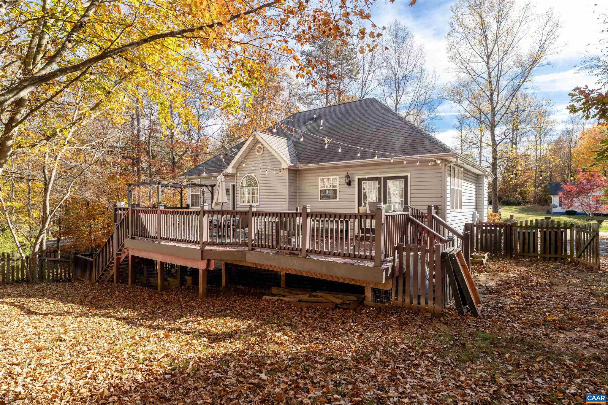 LAKE MONTICELLO - Residential