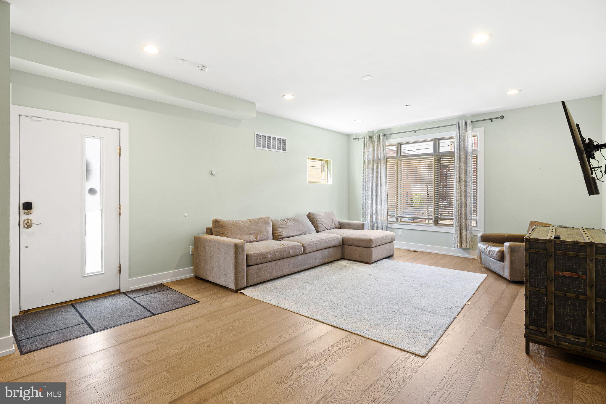POINT BREEZE - Residential