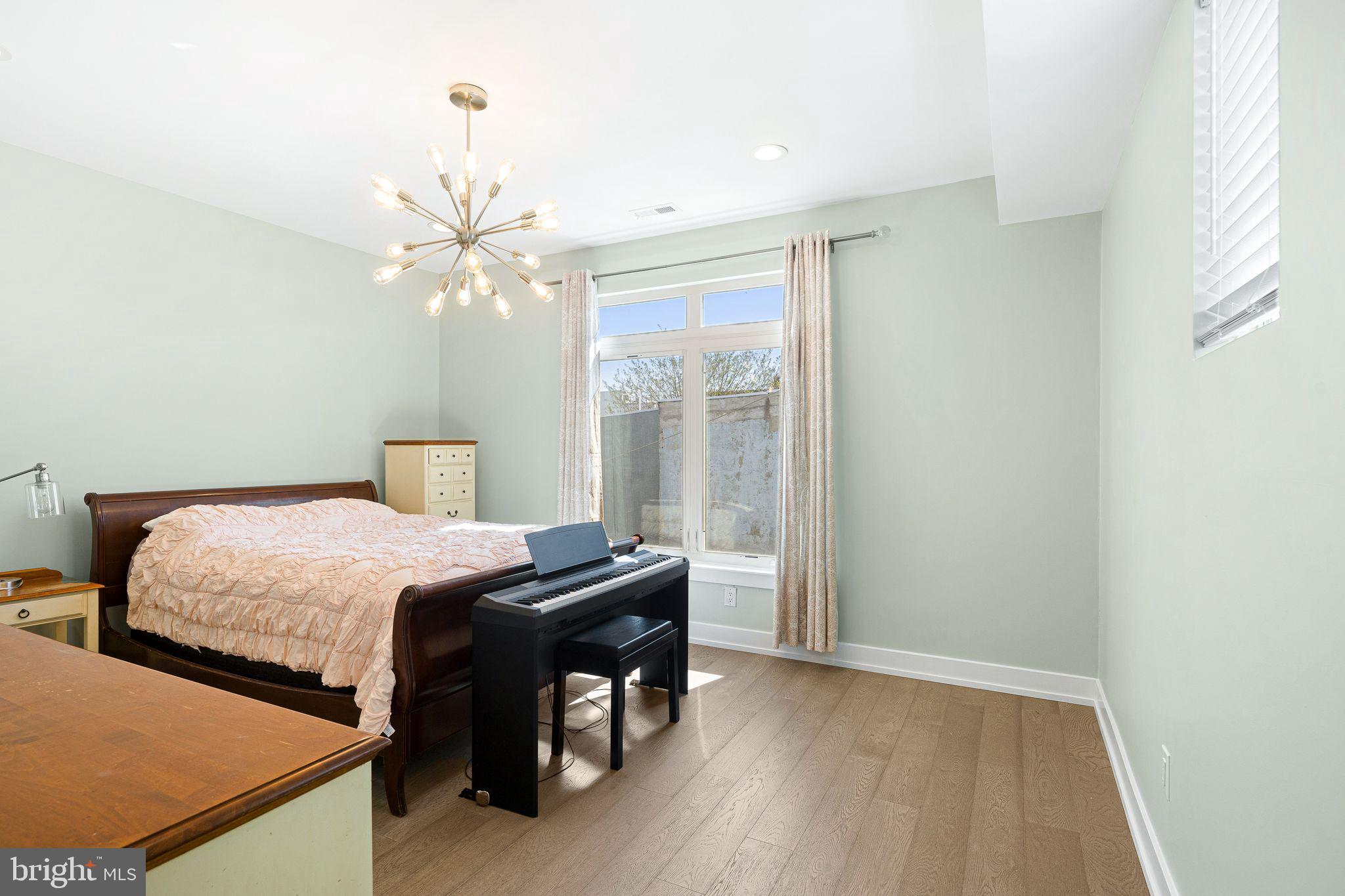 POINT BREEZE - Residential