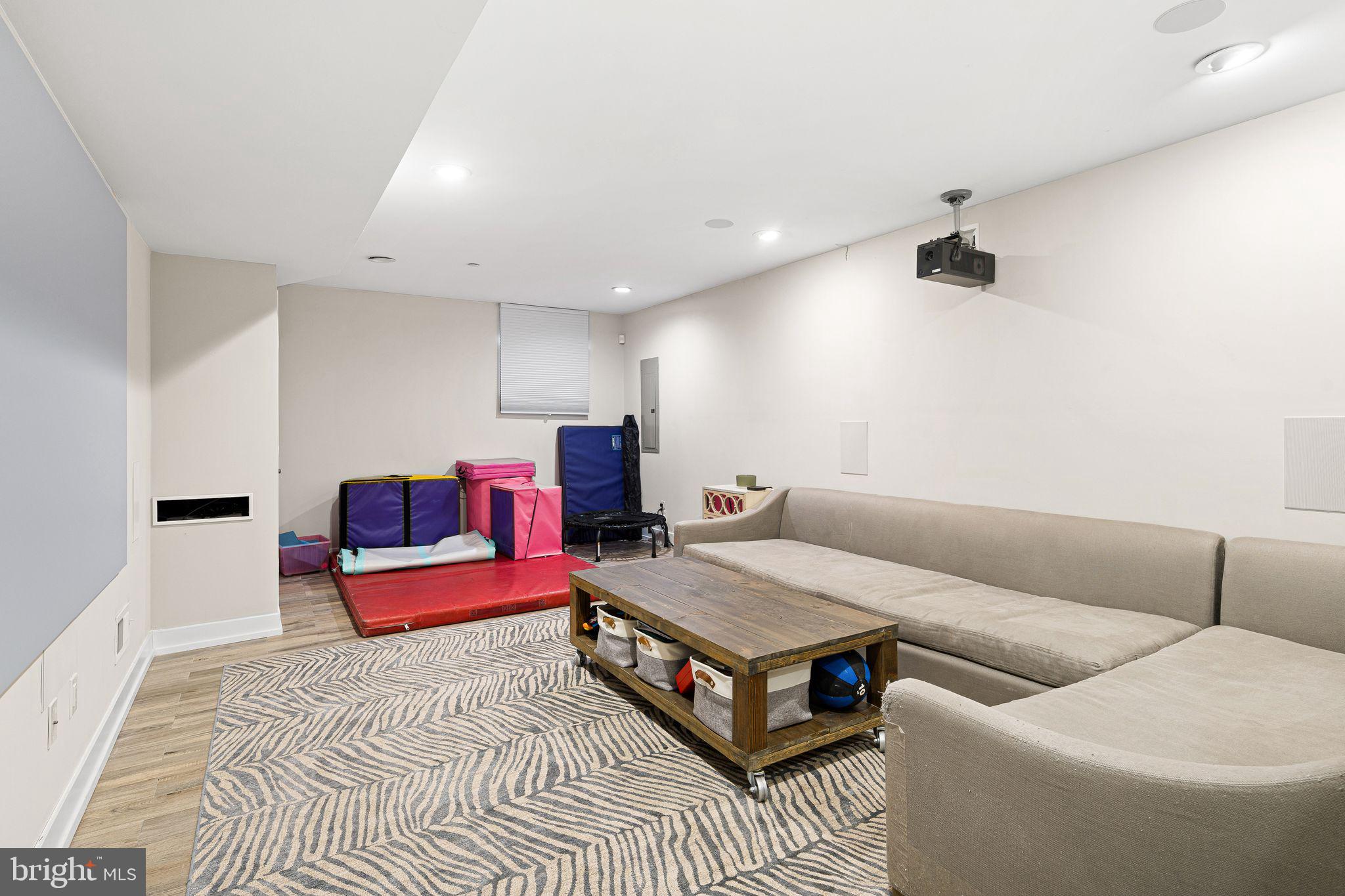 POINT BREEZE - Residential