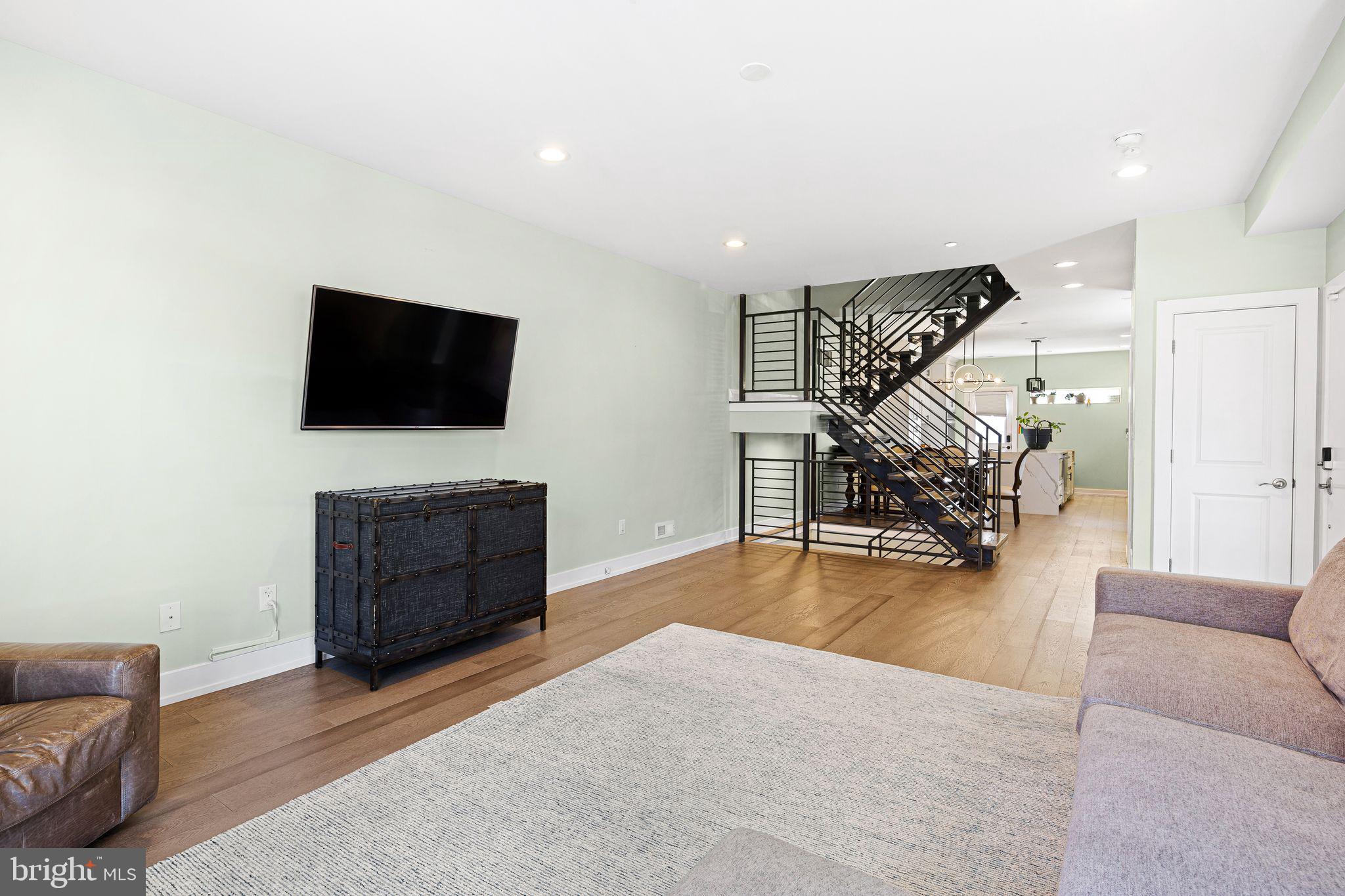POINT BREEZE - Residential