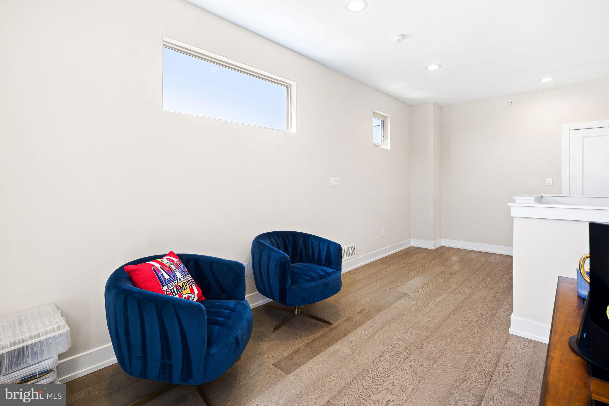 POINT BREEZE - Residential