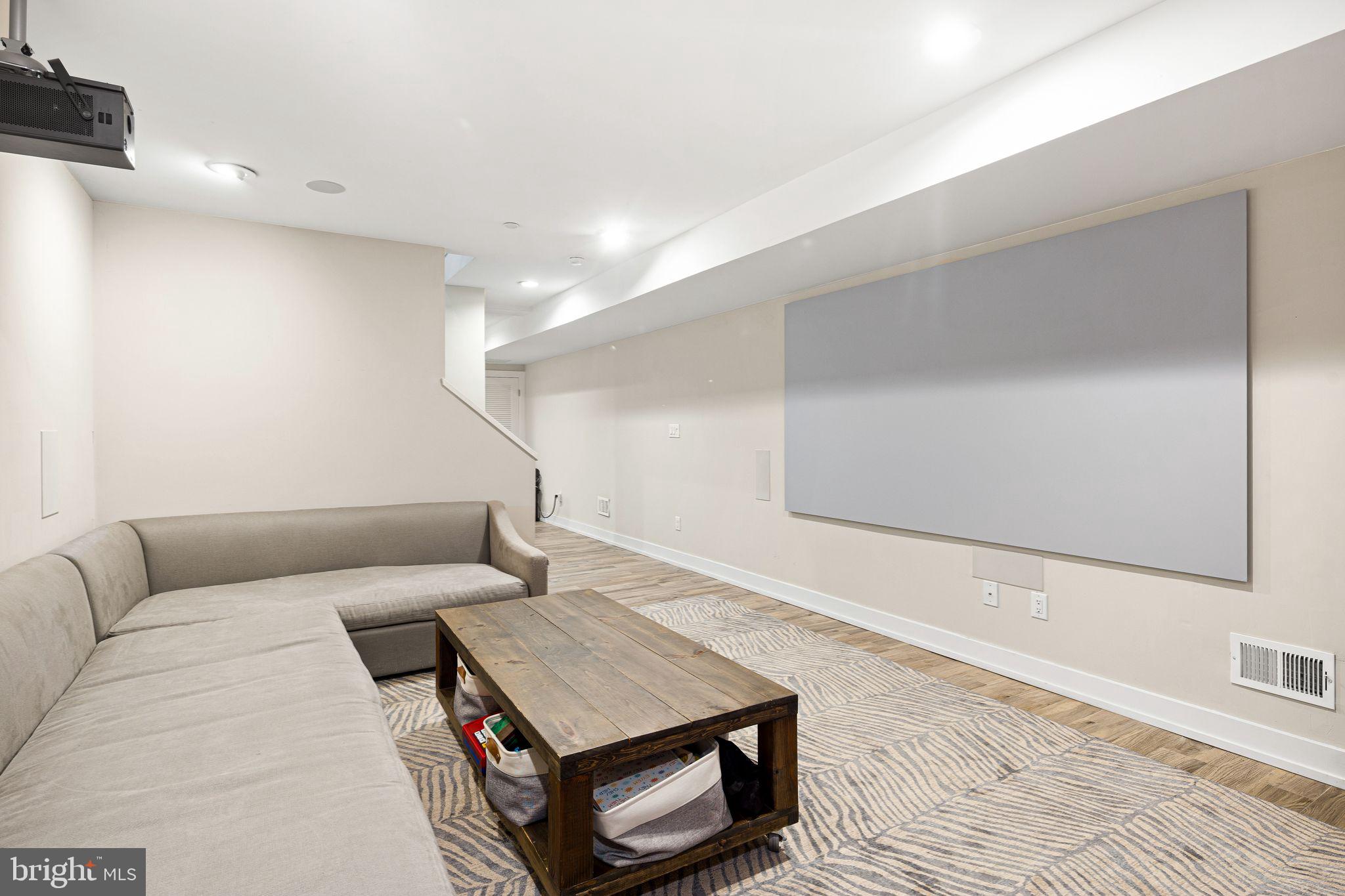 POINT BREEZE - Residential