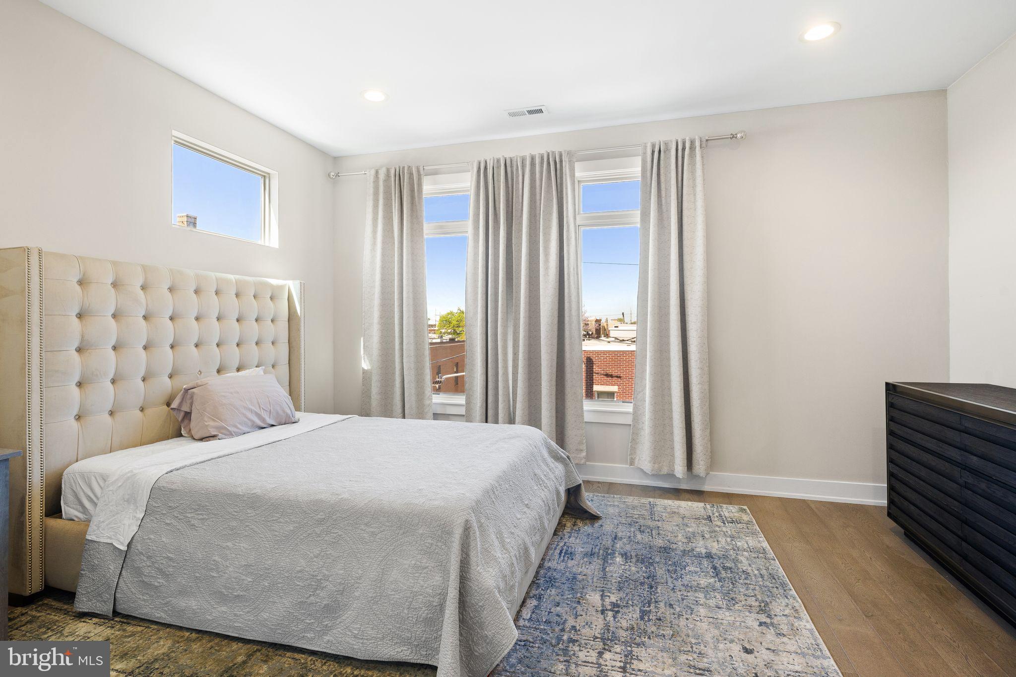 POINT BREEZE - Residential