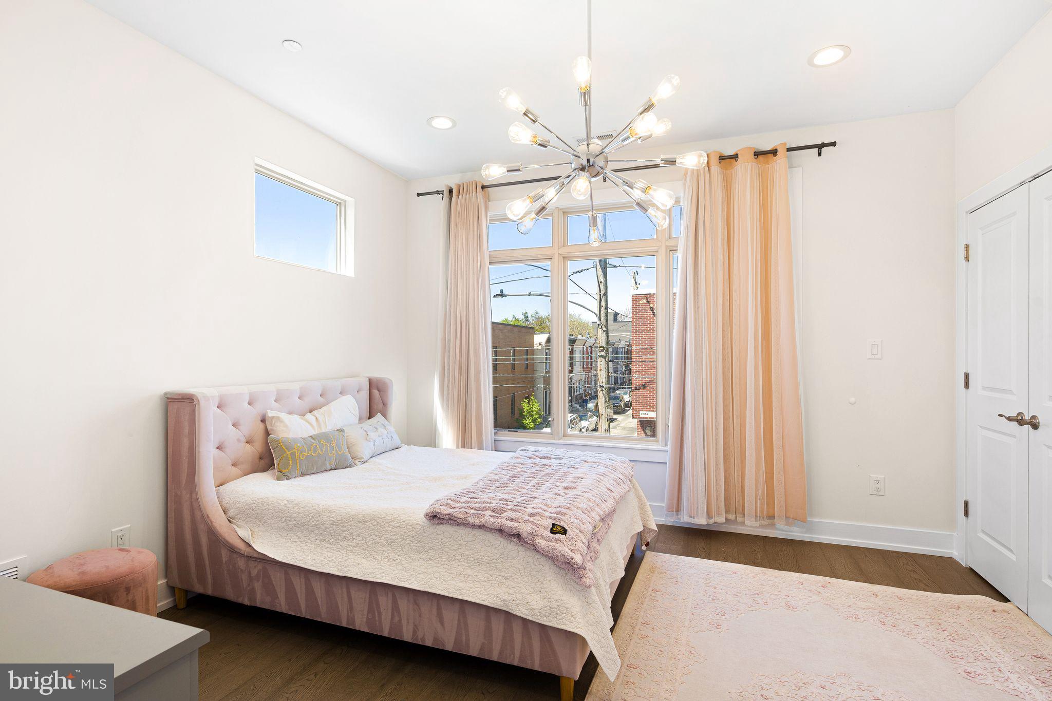 POINT BREEZE - Residential
