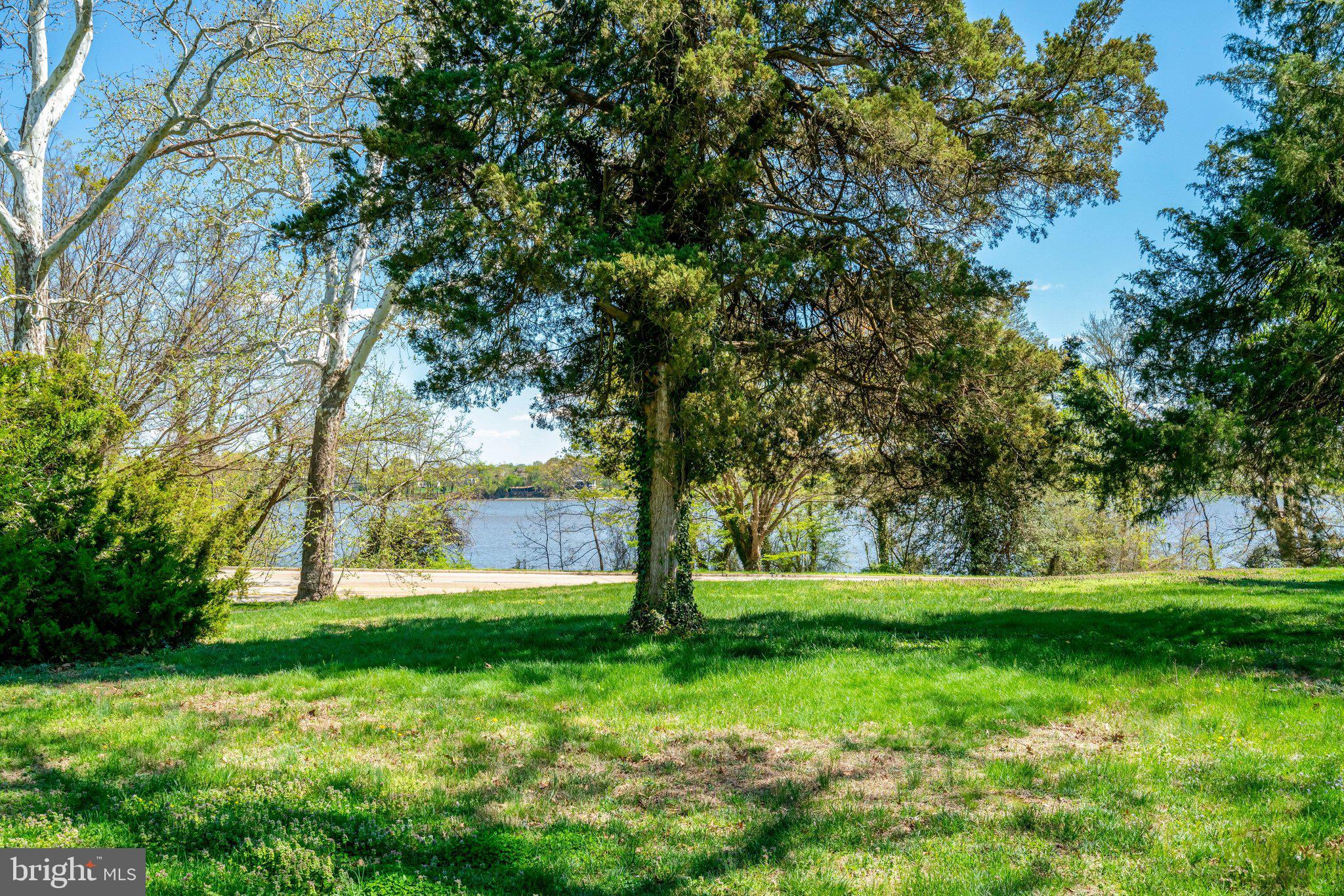 COLLINGWOOD ON THE POTOMAC - Residential
