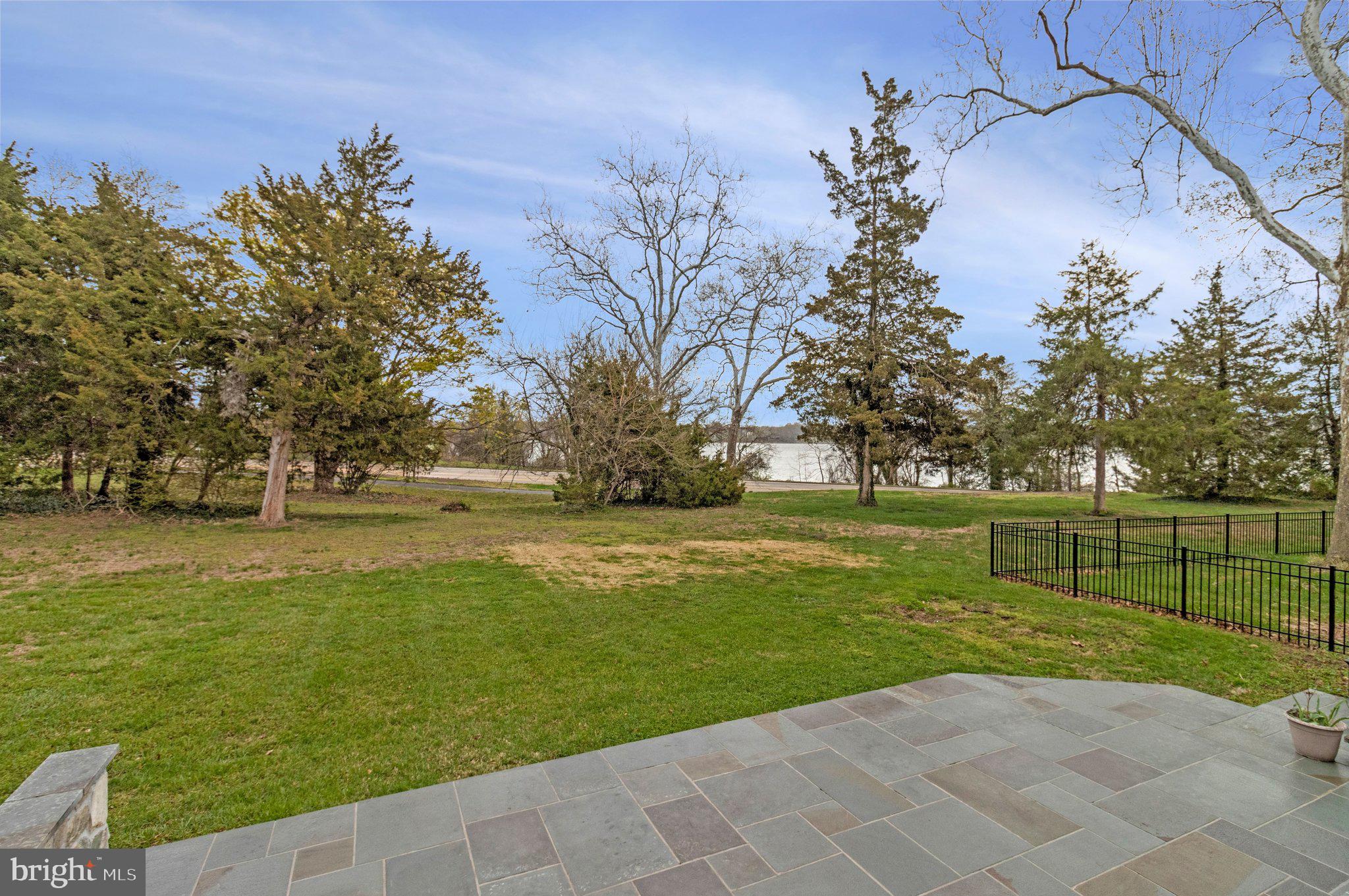 COLLINGWOOD ON THE POTOMAC - Residential