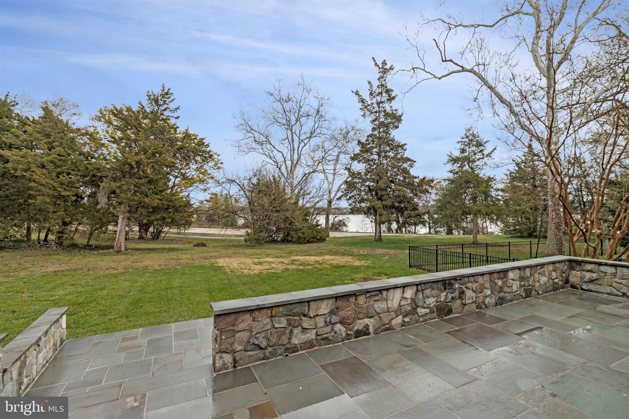 COLLINGWOOD ON THE POTOMAC - Residential