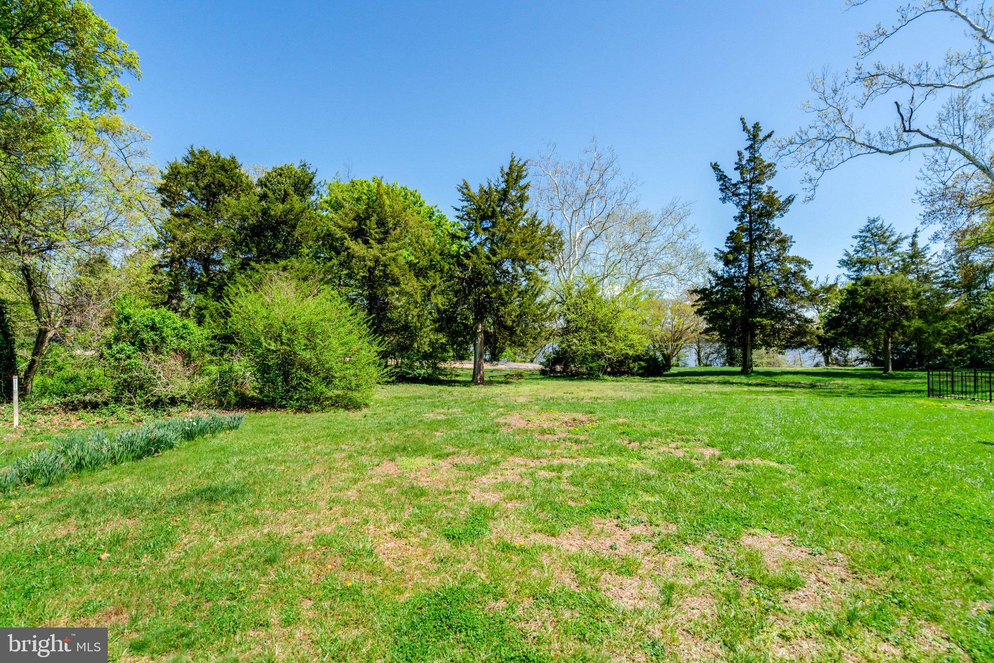 COLLINGWOOD ON THE POTOMAC - Residential