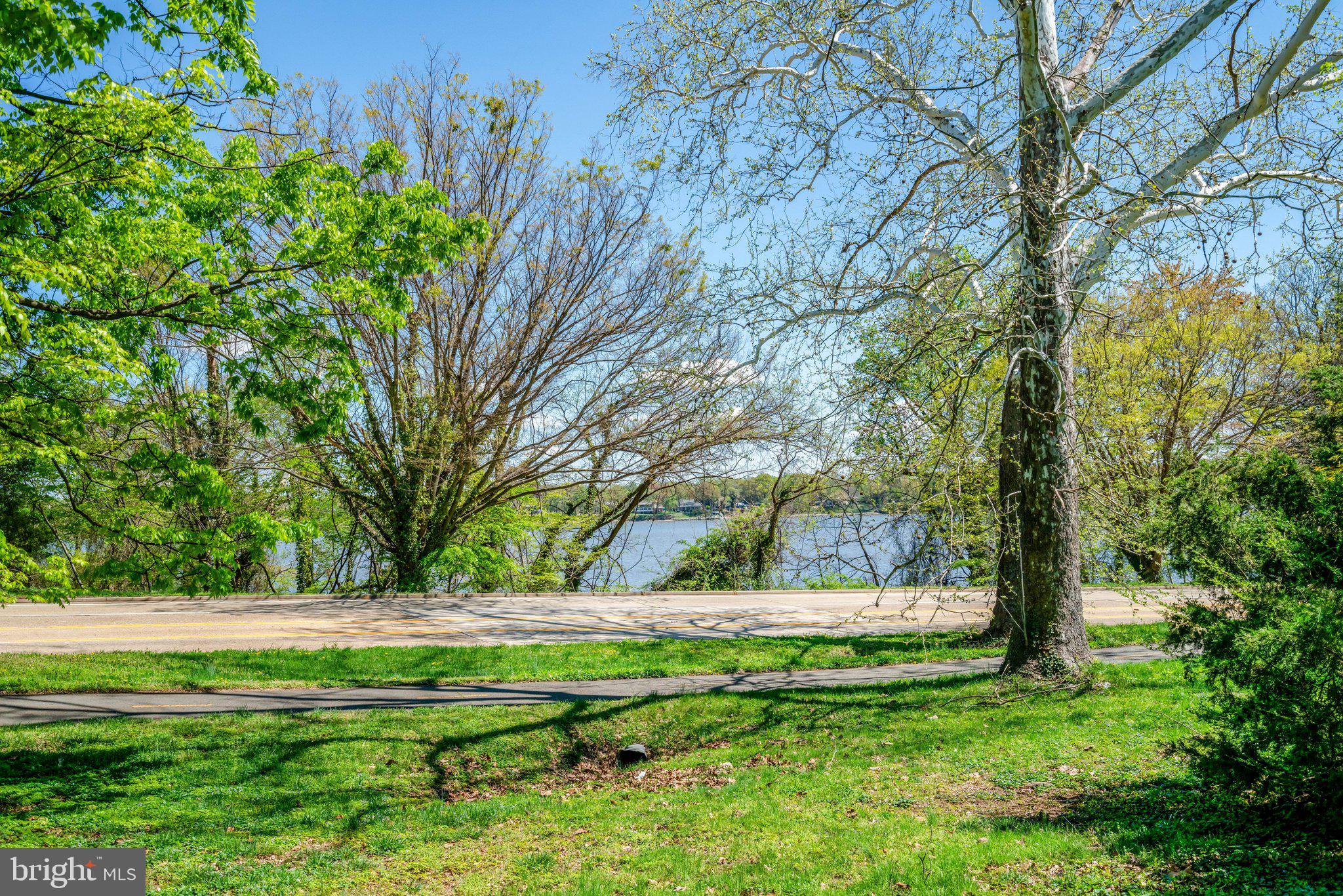COLLINGWOOD ON THE POTOMAC - Residential