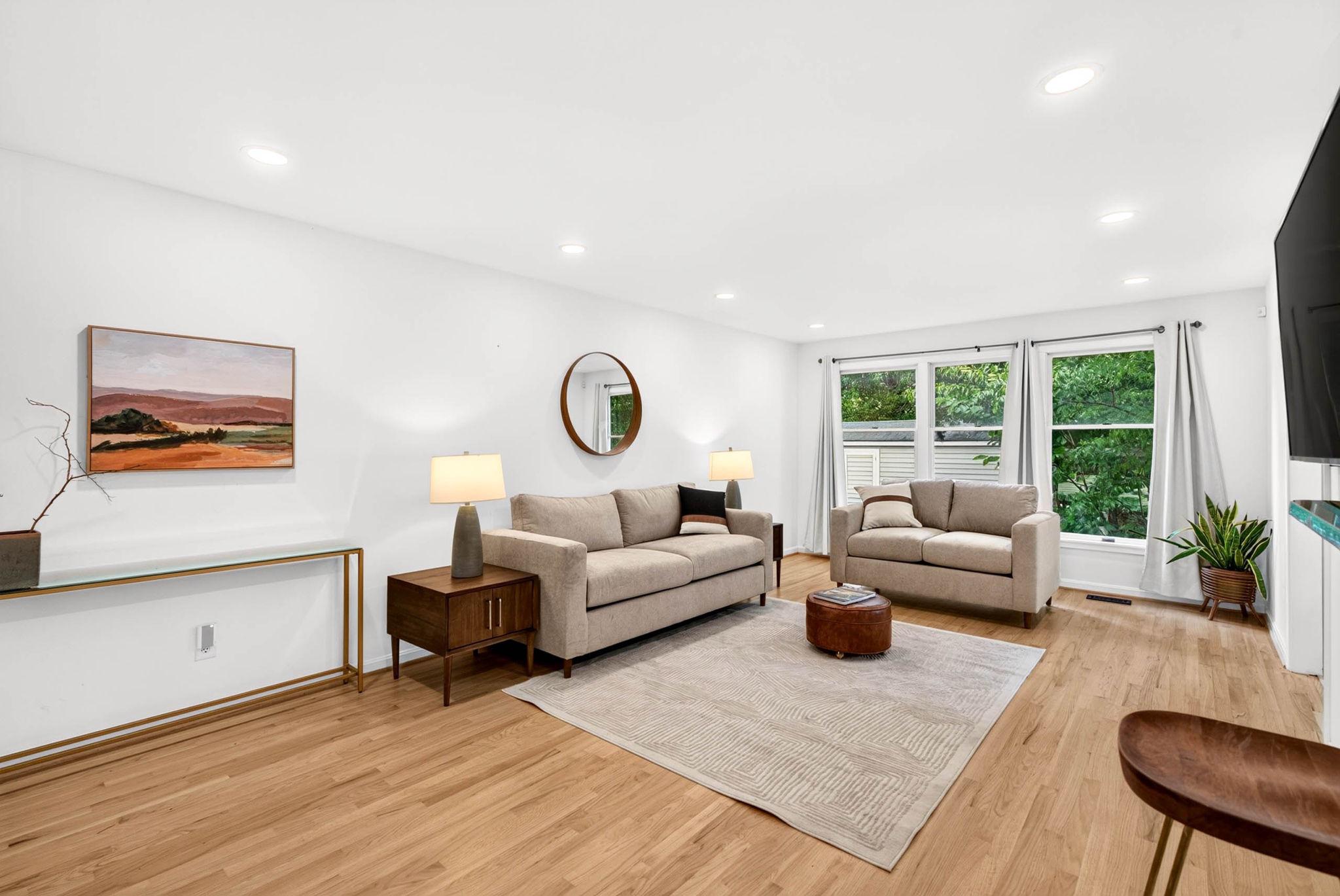 8 MANOR BROOK ROAD
