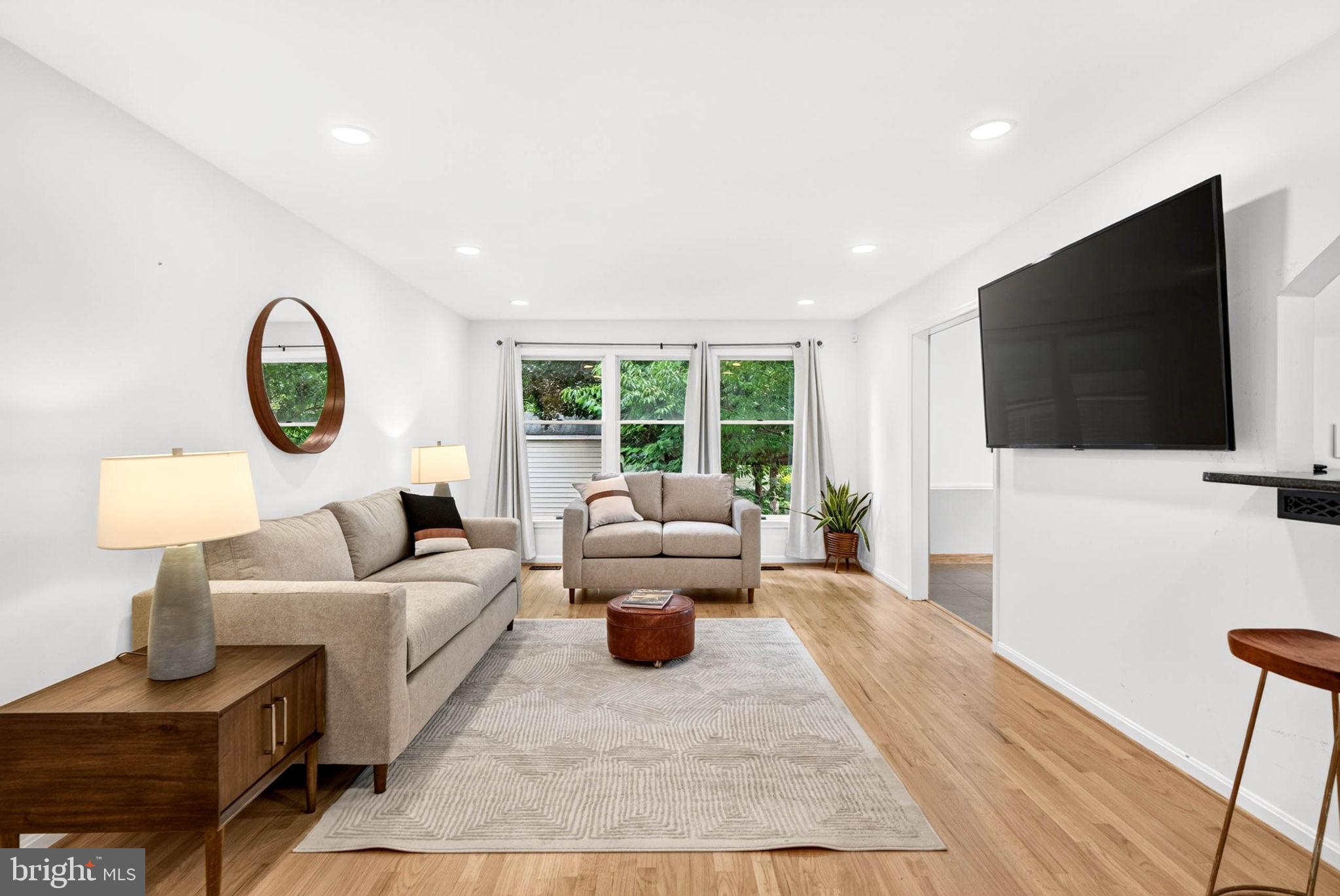 8 MANOR BROOK ROAD
