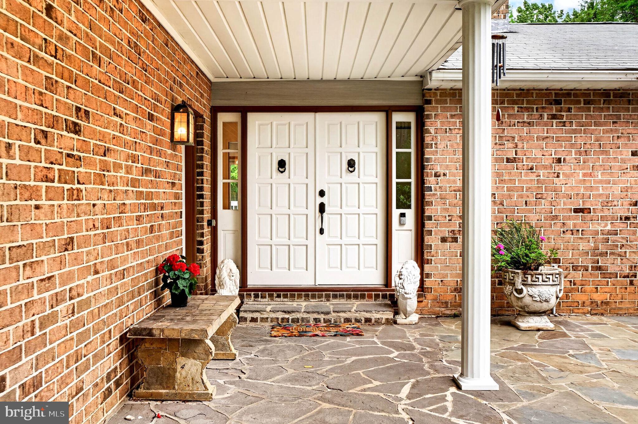 8 MANOR BROOK ROAD