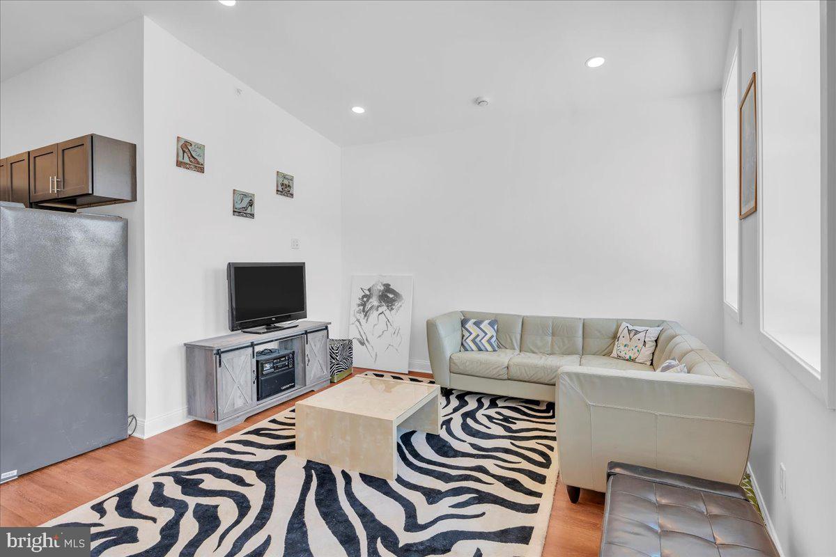 FAIRMOUNT - Residential Lease