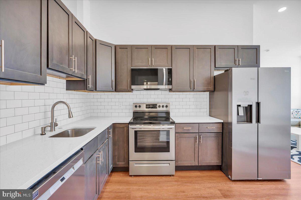 FAIRMOUNT - Residential Lease