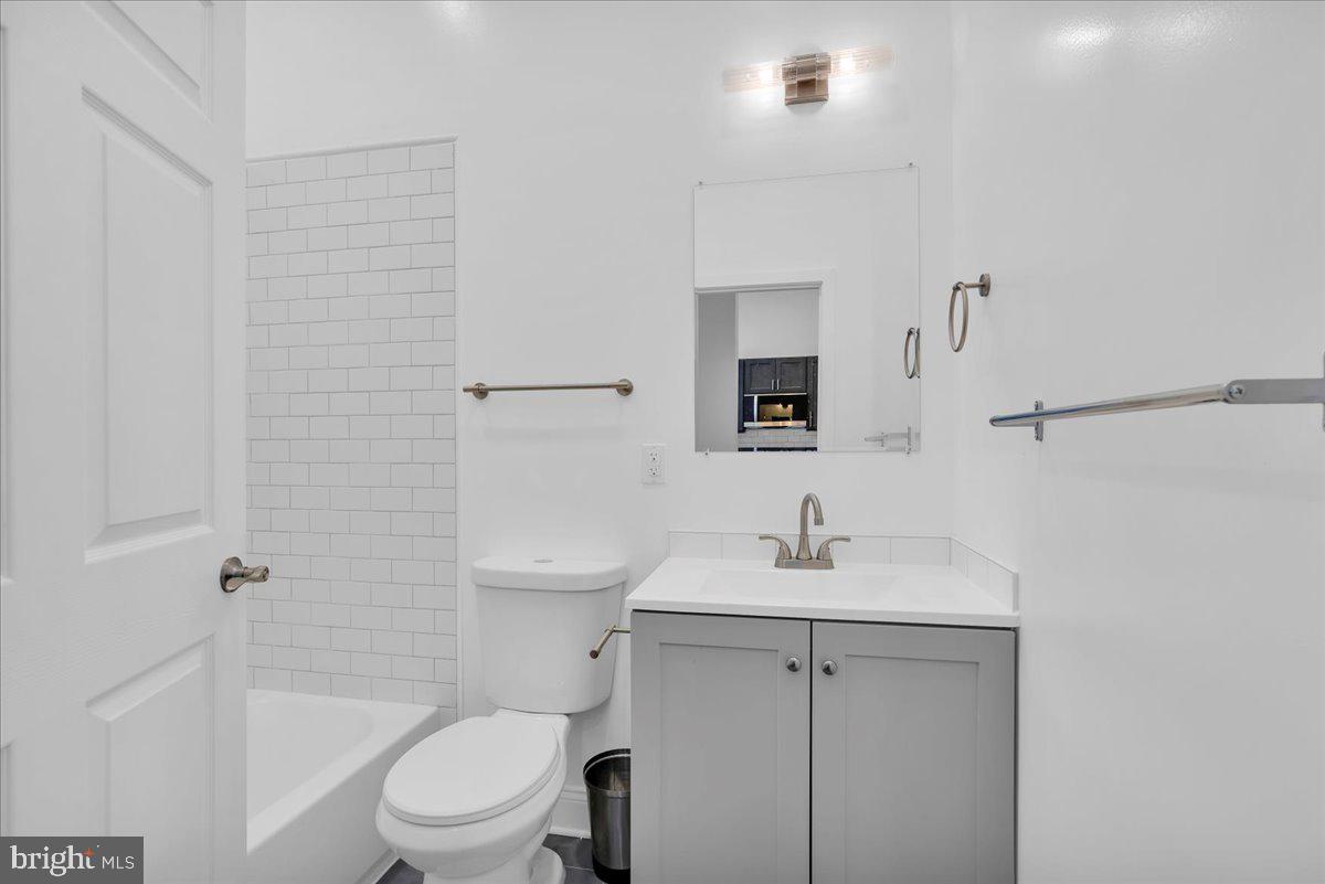 FAIRMOUNT - Residential Lease