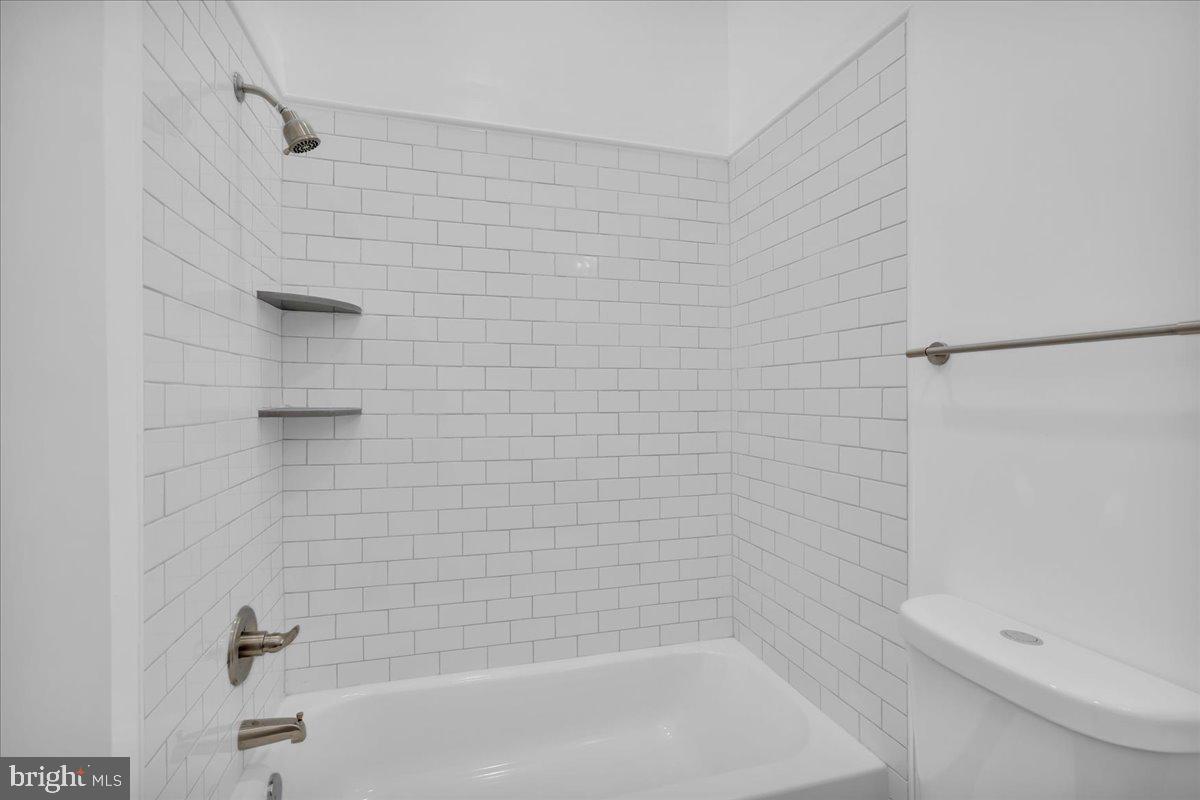 FAIRMOUNT - Residential Lease