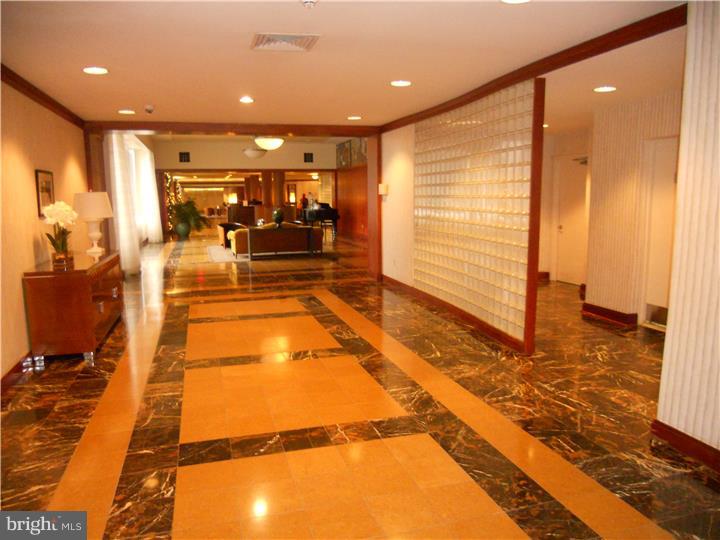 ART MUSEUM AREA - Residential Lease