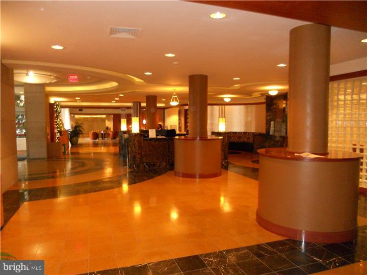 ART MUSEUM AREA - Residential Lease