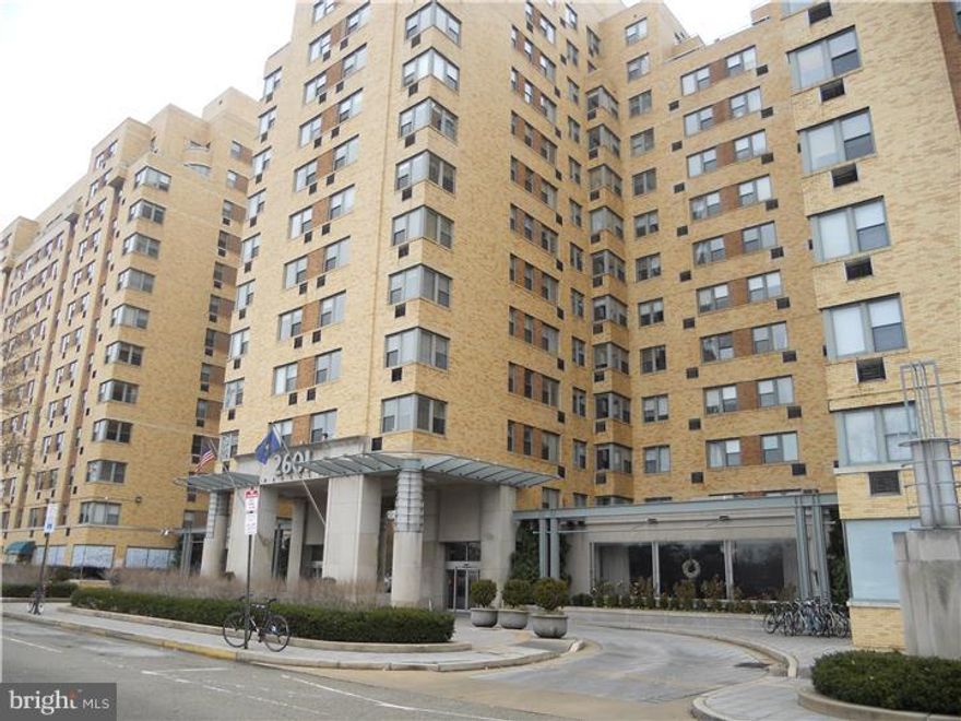 Great 2nd floor unit facing the Art Museum.  Cherry kitchen with granite countertops and beautiful hardwood floors throughout. Amenities include 24 hr security, gym, shuttle service to center city and plenty of parking. Conveniently located to Kelly drive, boat house row, restaurants and transportation.  Please note 400.00 move in fee required by building for prospective tenant.