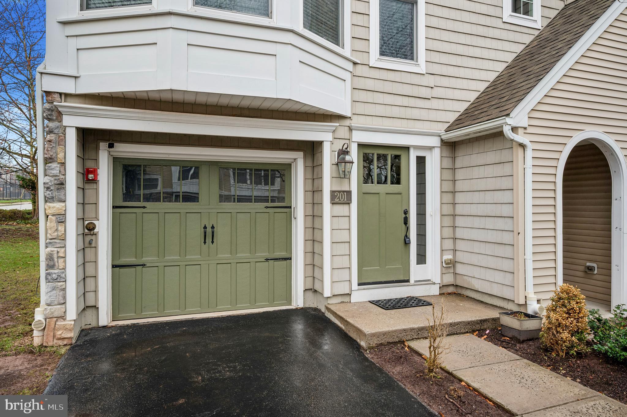 ARDMORE CROSSING - Residential