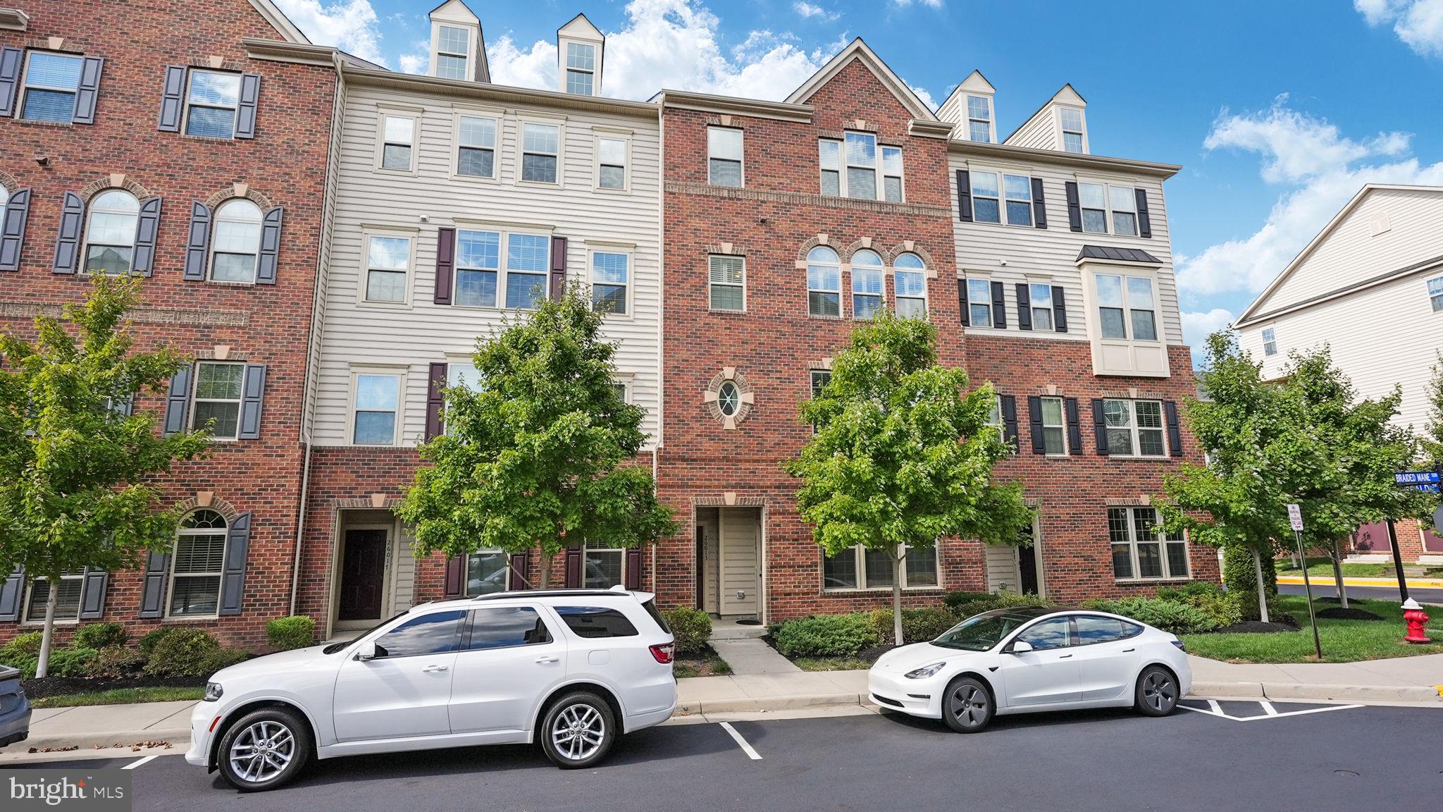 VIRGINIA MANOR - Residential