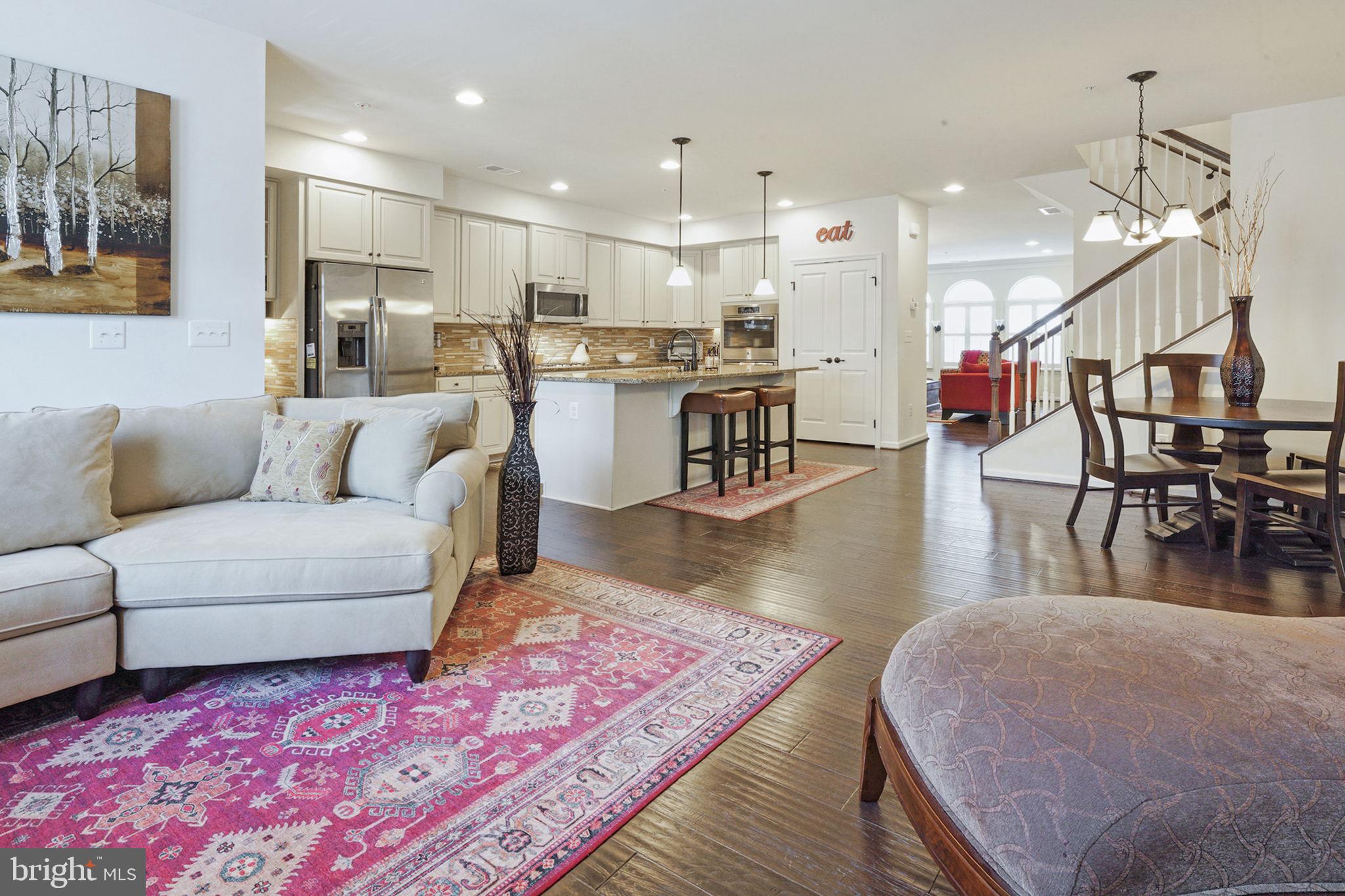 VIRGINIA MANOR - Residential