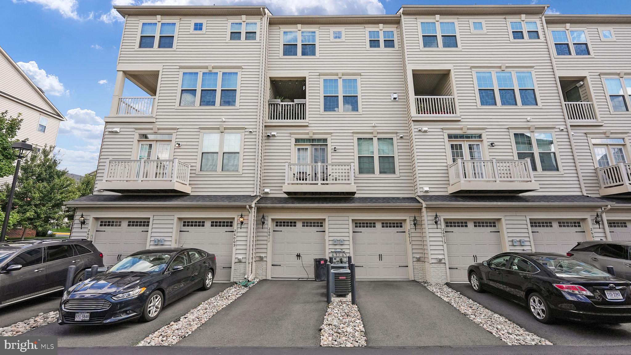 VIRGINIA MANOR - Residential