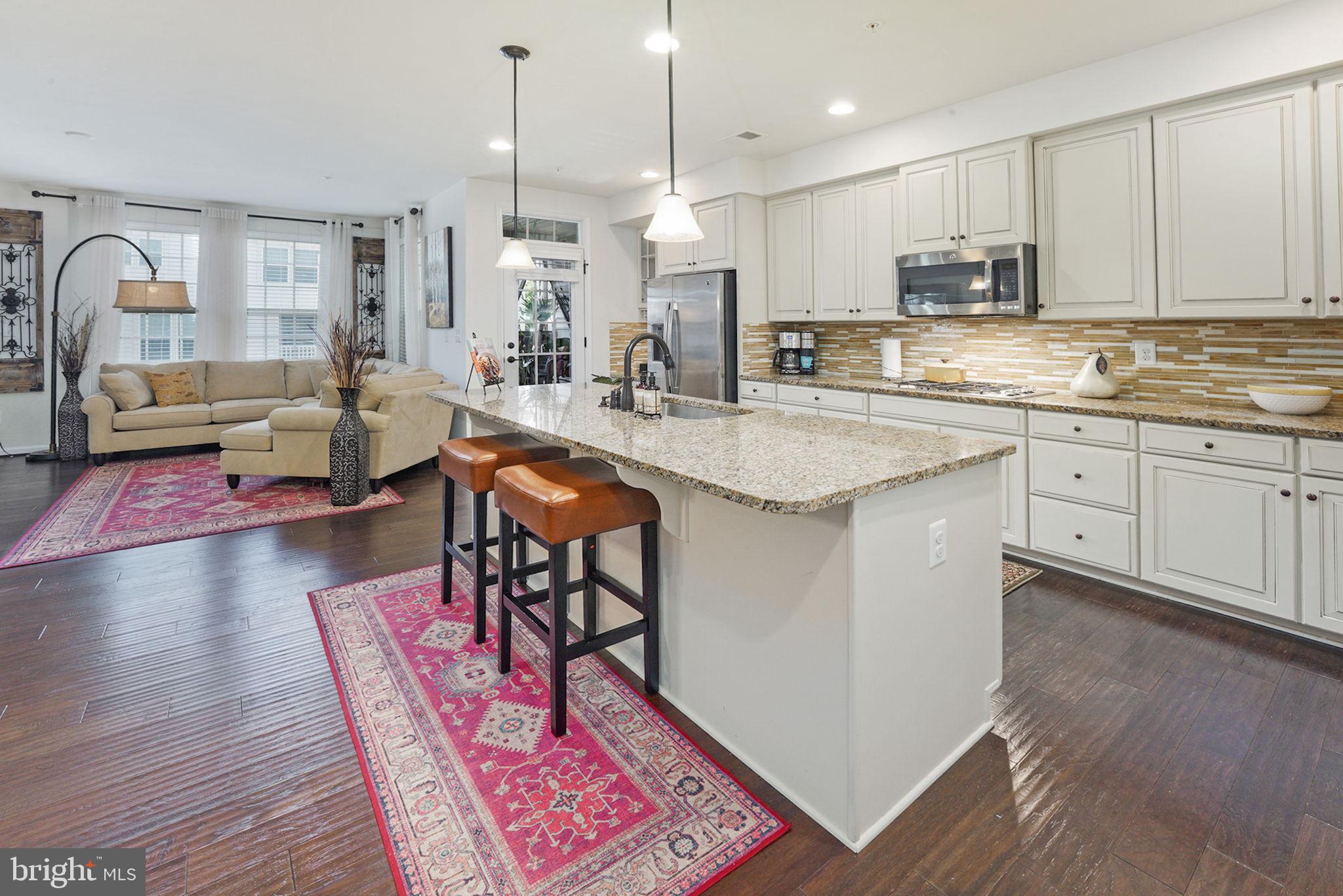 VIRGINIA MANOR - Residential