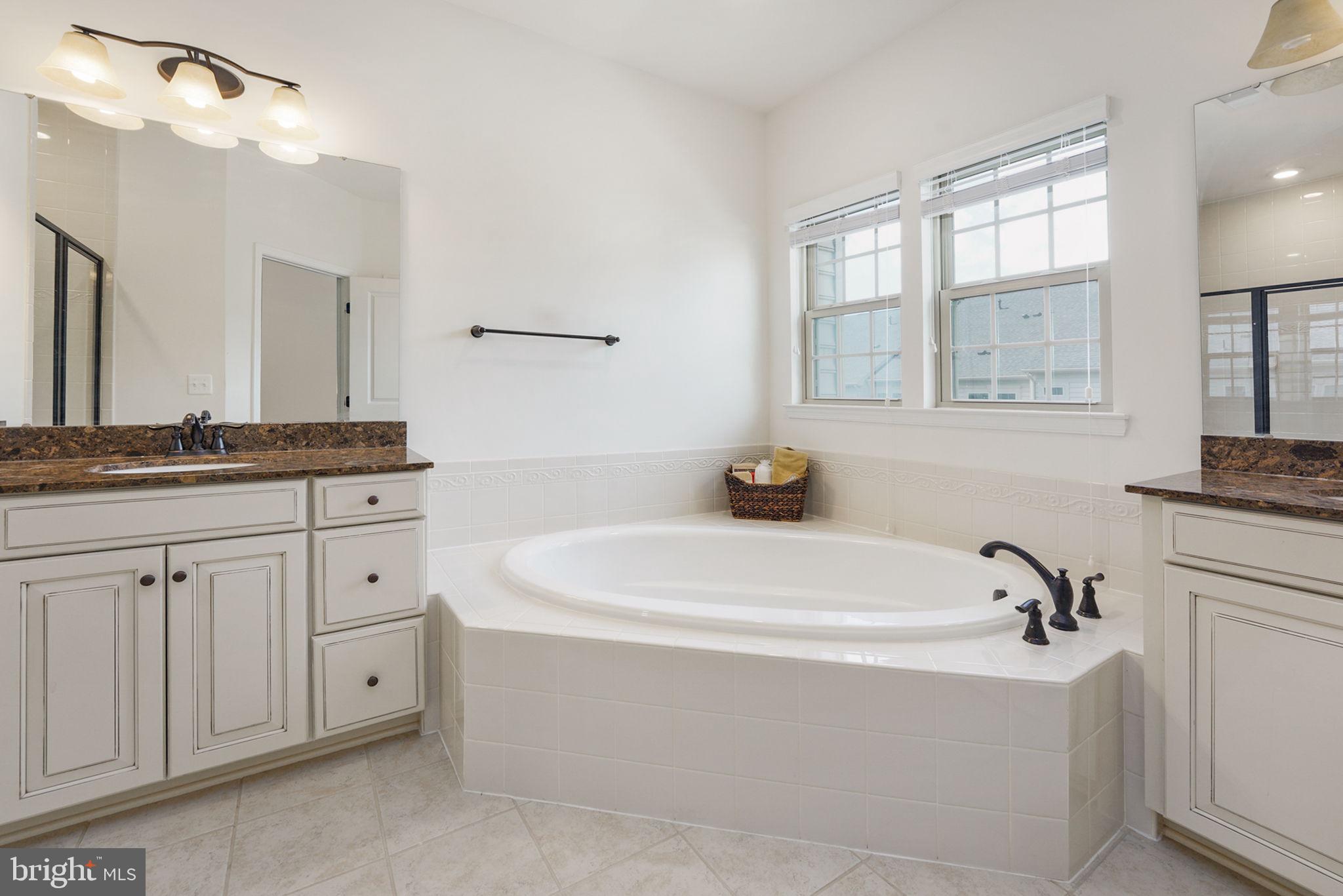 VIRGINIA MANOR - Residential