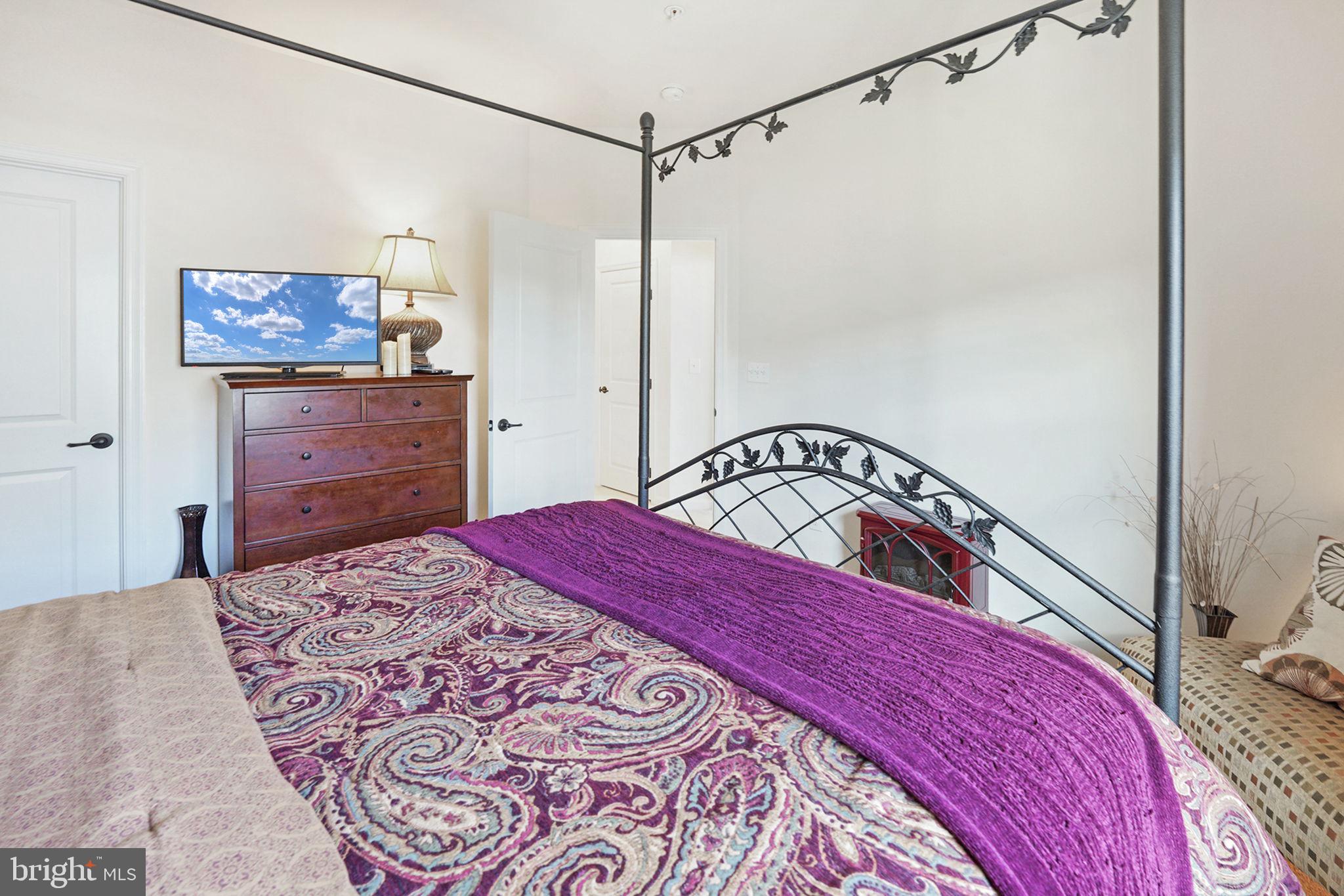 VIRGINIA MANOR - Residential