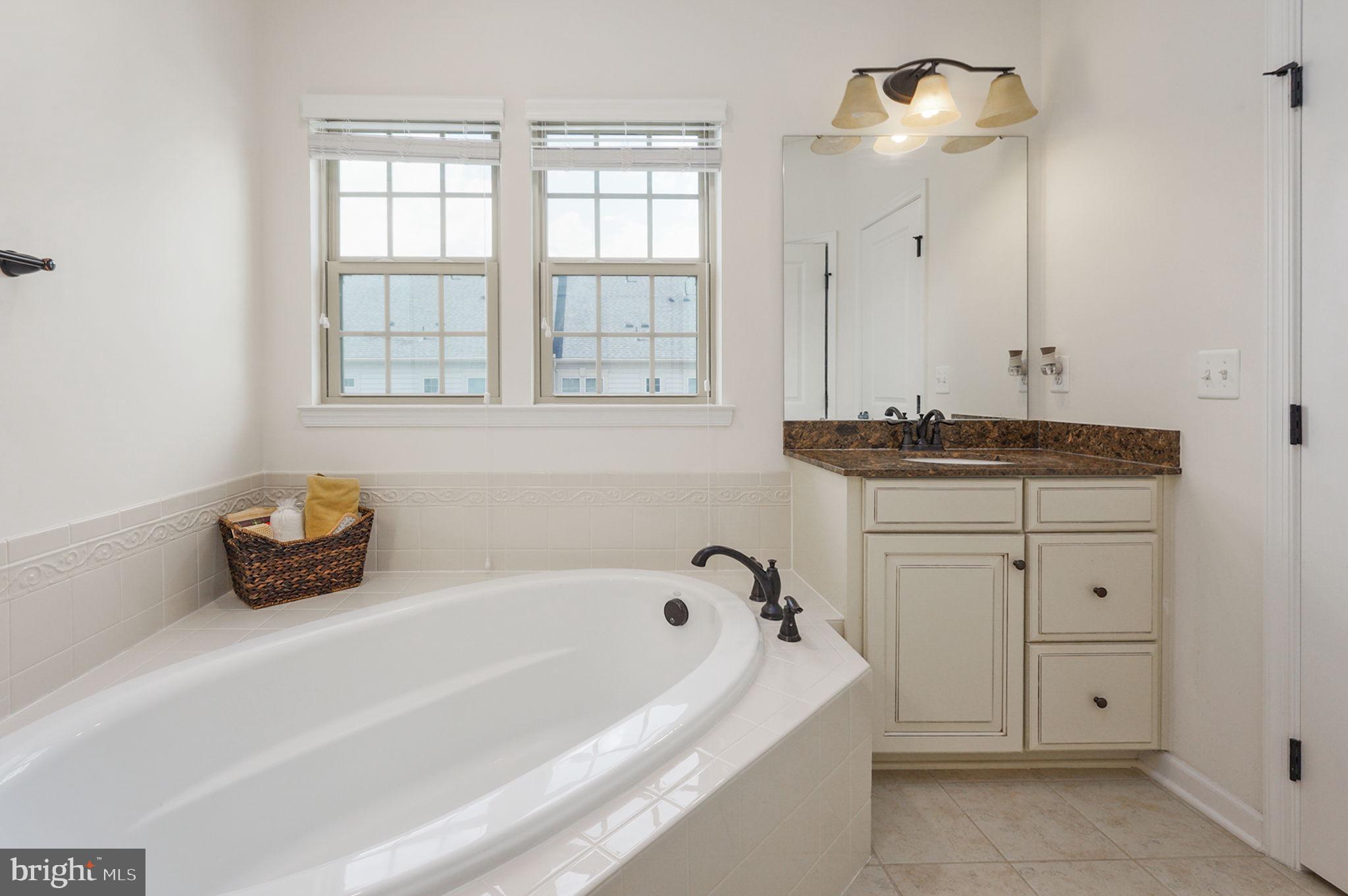 VIRGINIA MANOR - Residential