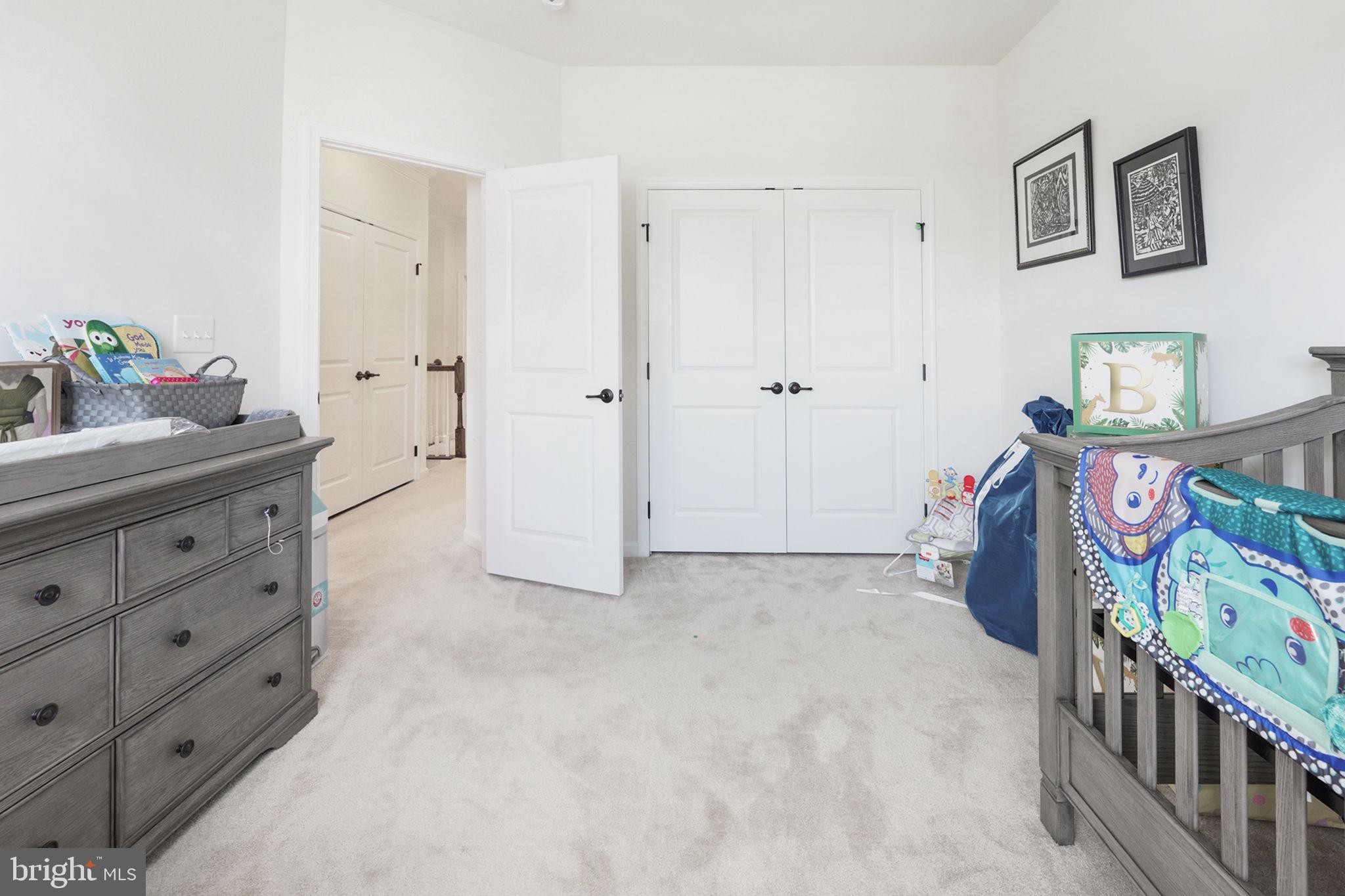 VIRGINIA MANOR - Residential