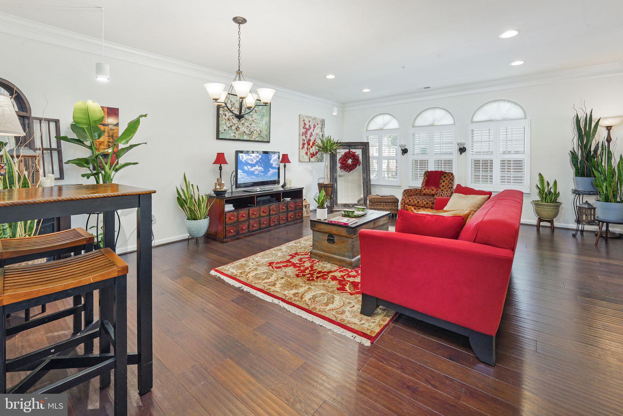 VIRGINIA MANOR - Residential