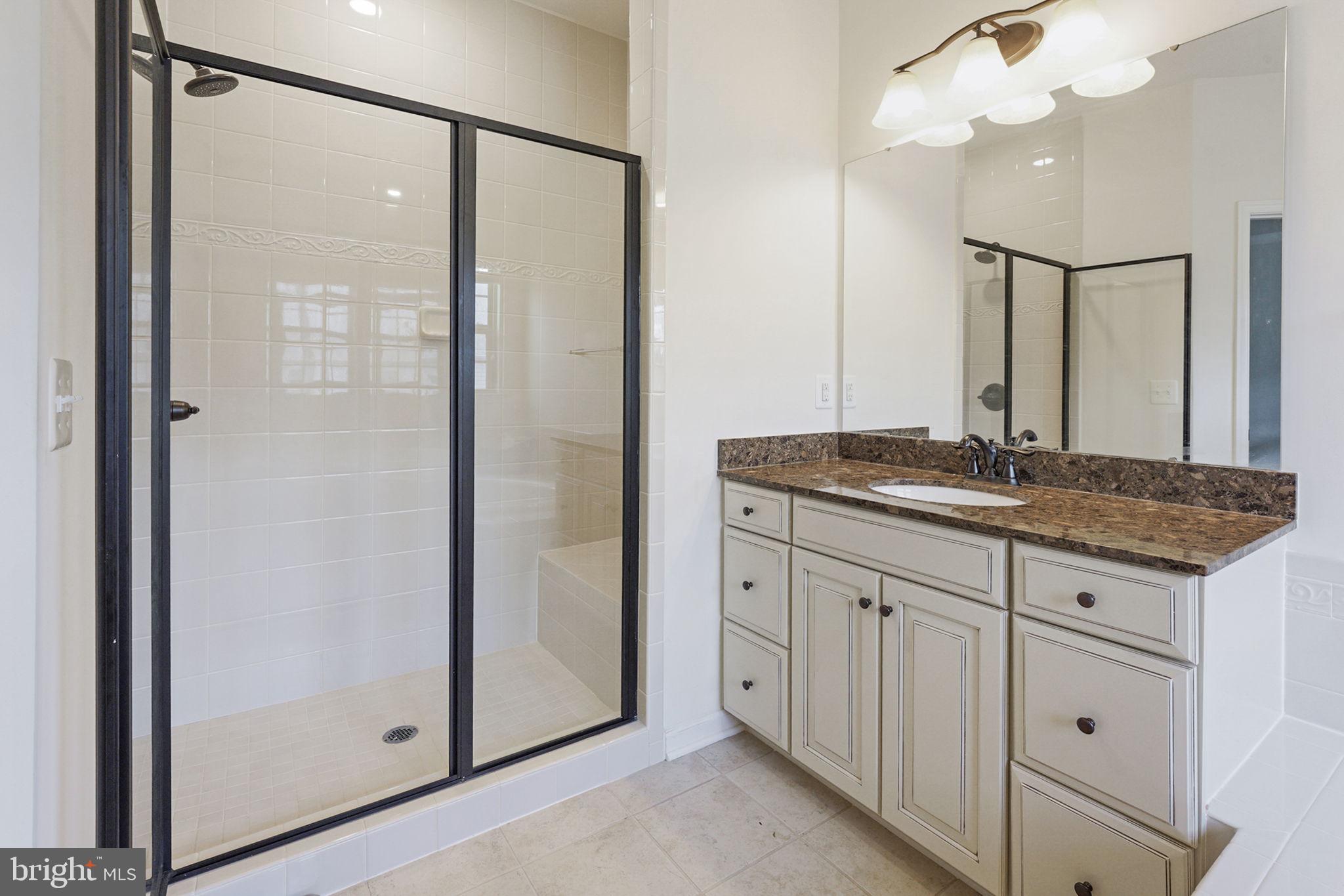 VIRGINIA MANOR - Residential