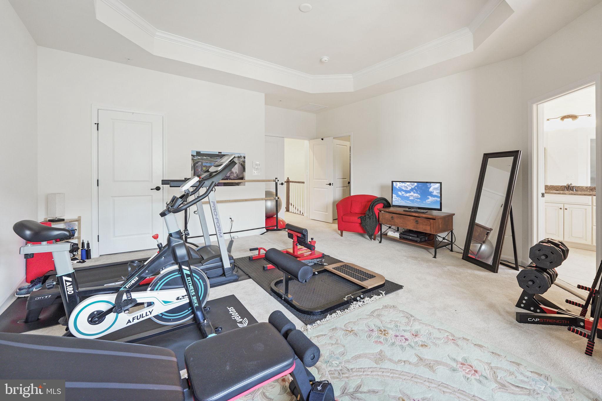 VIRGINIA MANOR - Residential