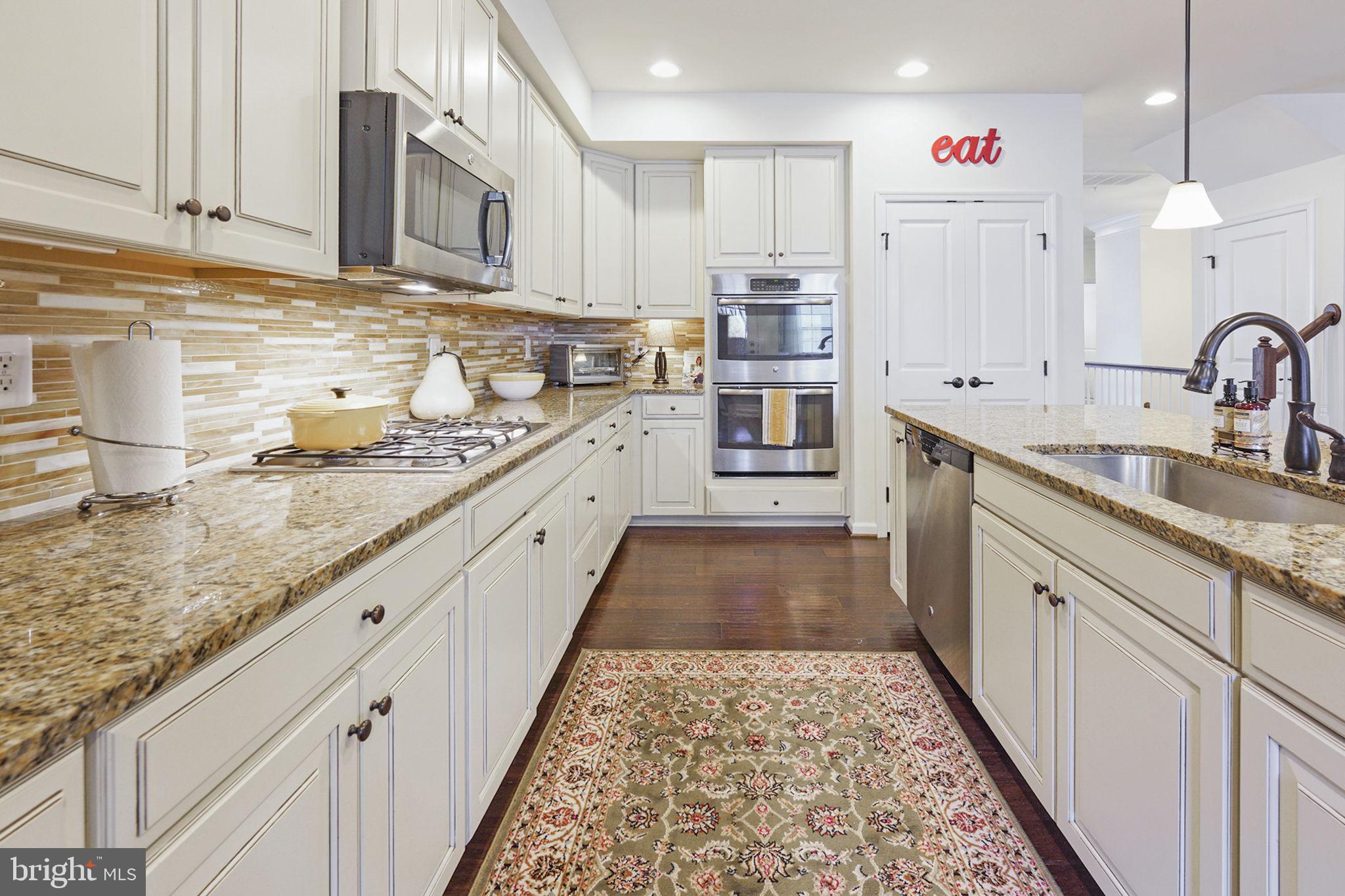 VIRGINIA MANOR - Residential