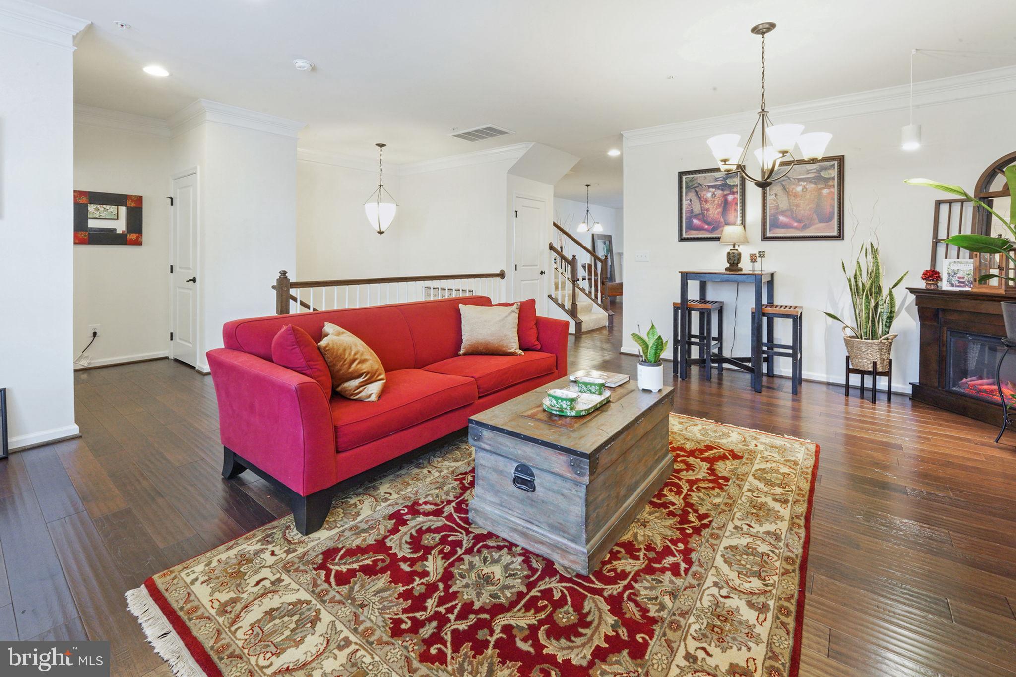 VIRGINIA MANOR - Residential